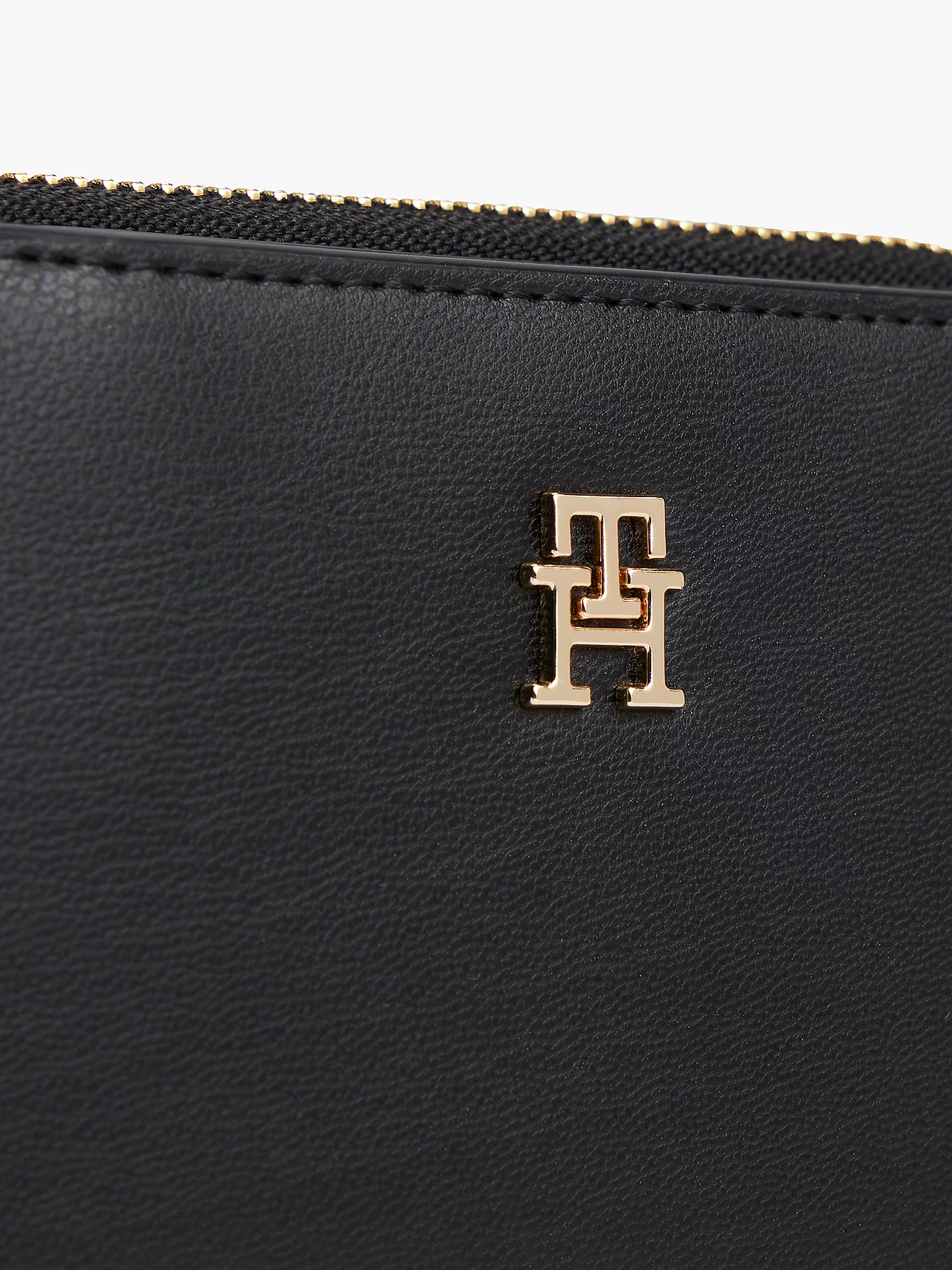 detail Tommy Hilfiger dámska čierna peňaženka