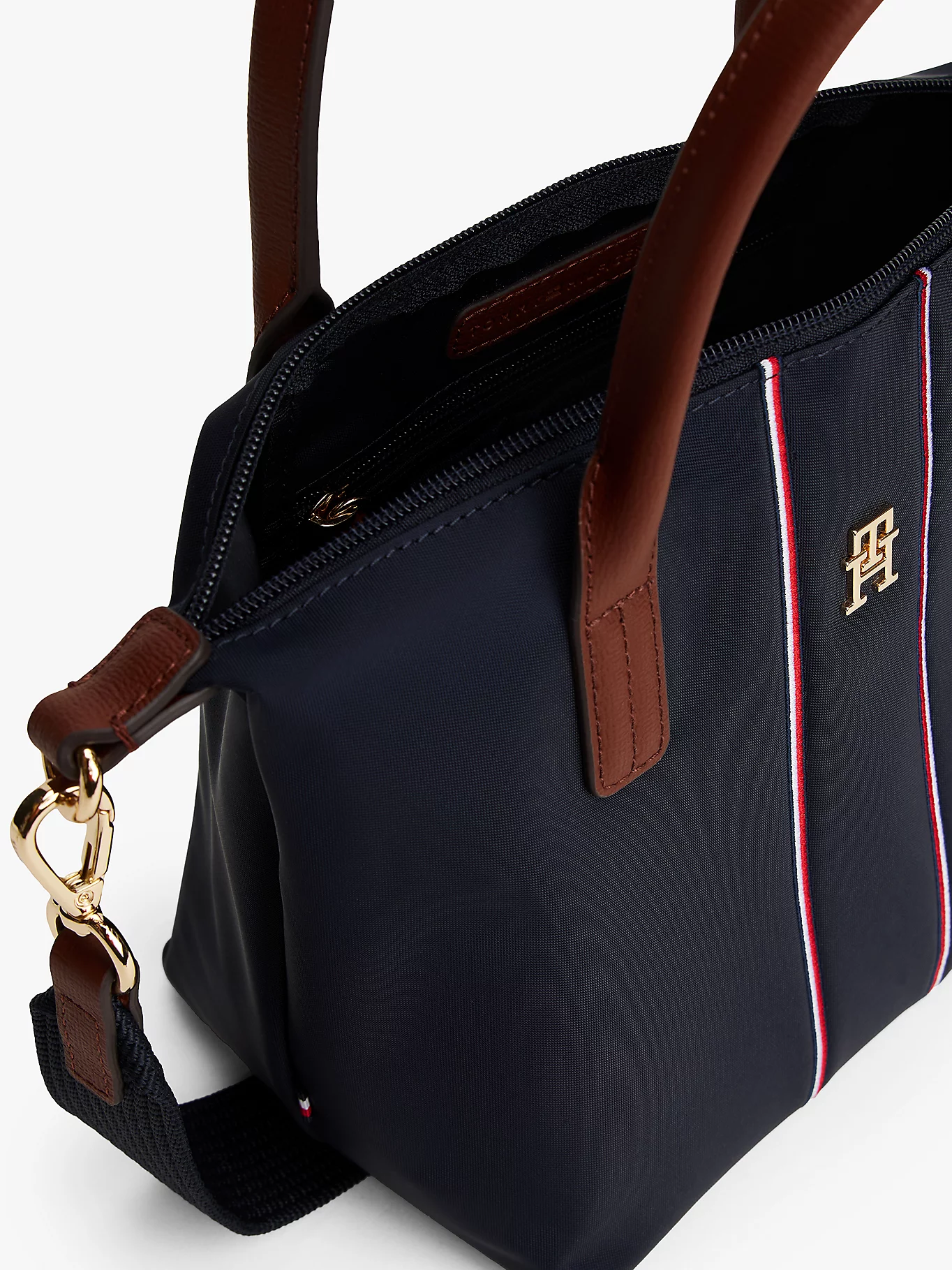 detail Tommy Hilfiger dámska tmavo modrá kabelka