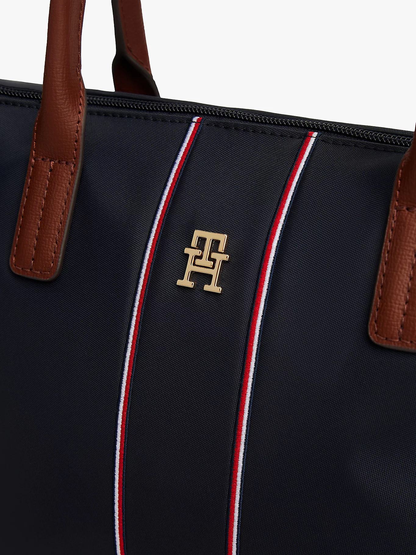 detail Tommy Hilfiger dámska tmavo modrá kabelka