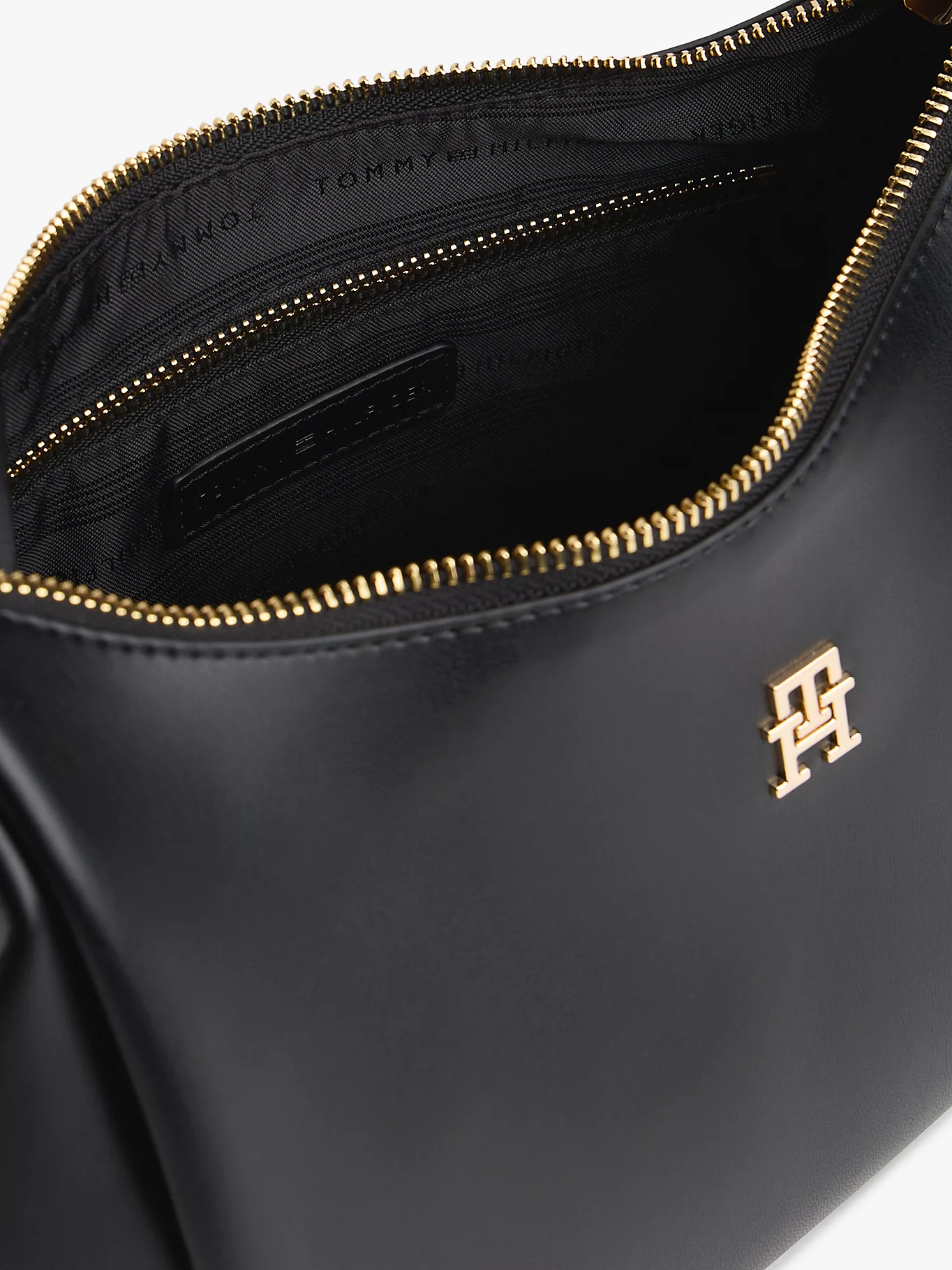 detail Tommy Hilfiger dámska čierna kabelka