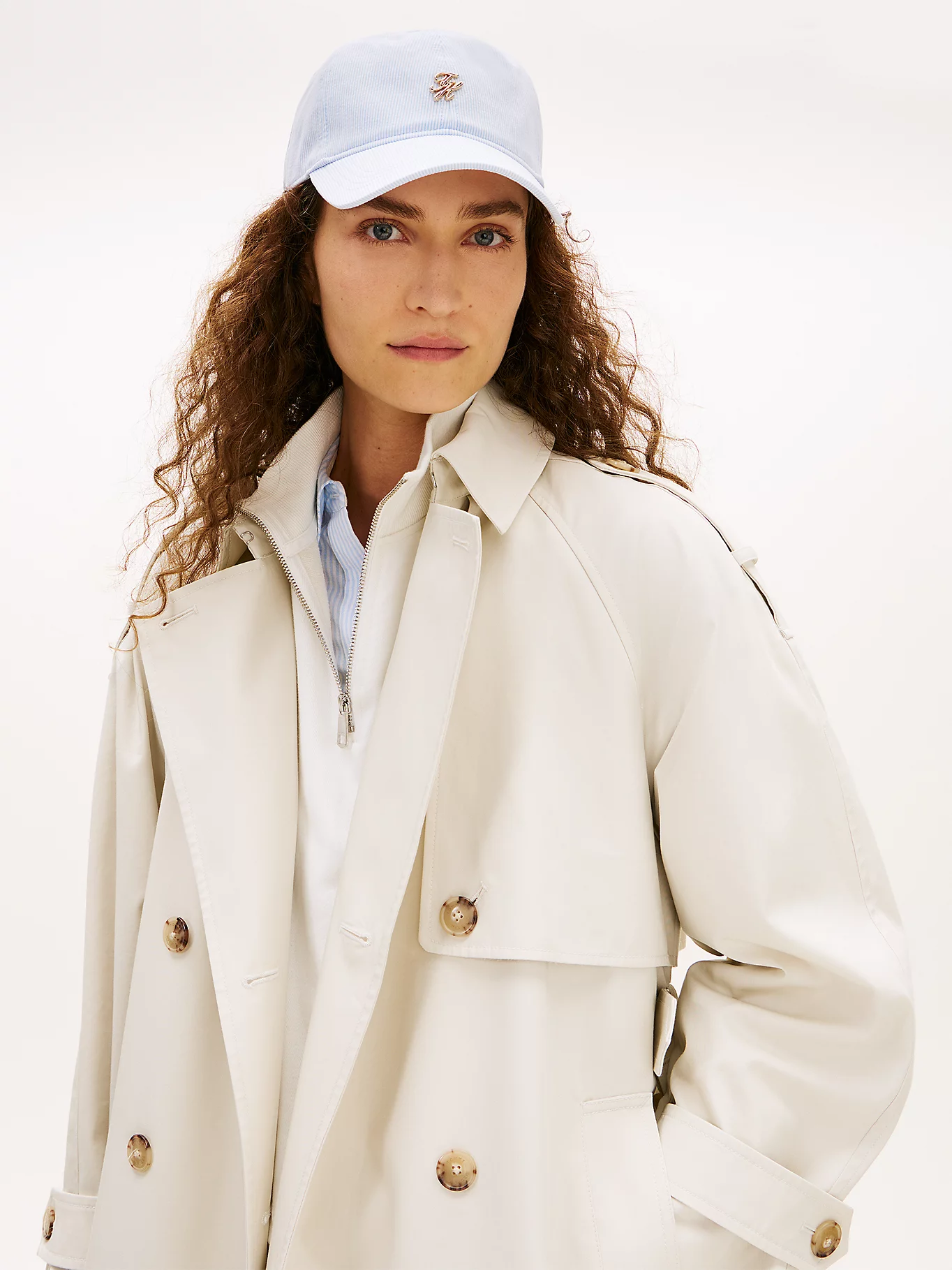 detail Tommy Hilfiger dámska pruhovaná šiltovka