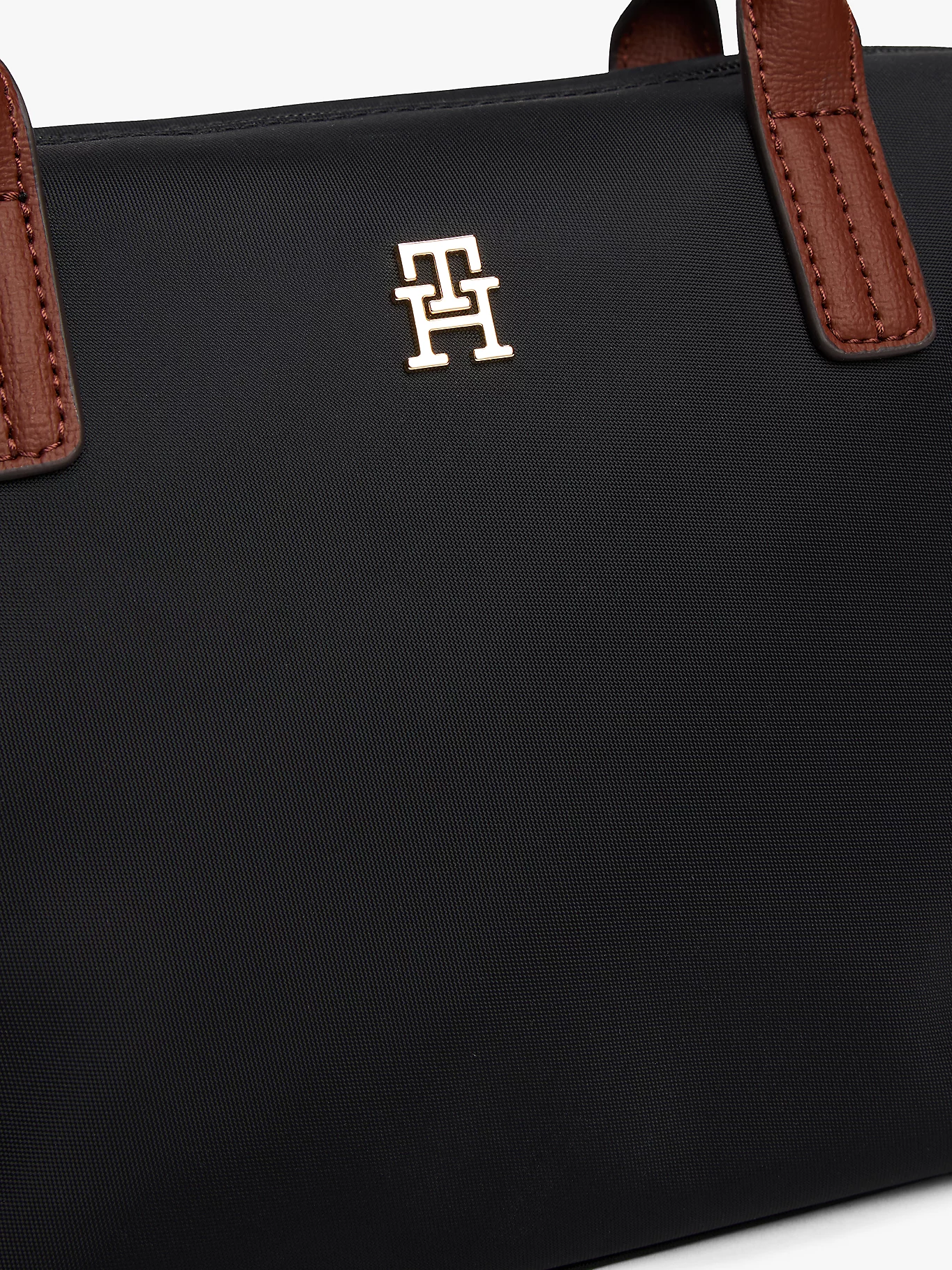 detail Tommy Hilfiger dámska čierna kabelka