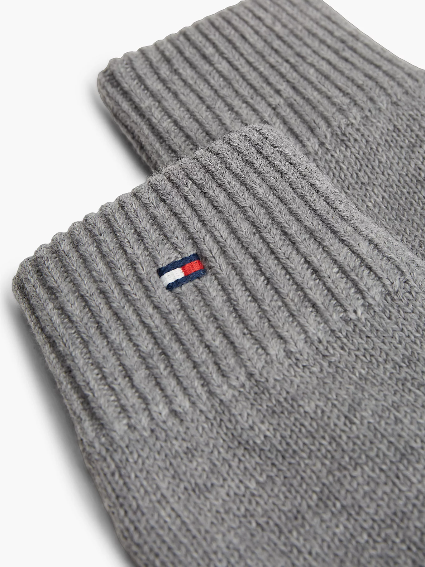 detail Tommy Hilfiger pánske šedé rukavice
