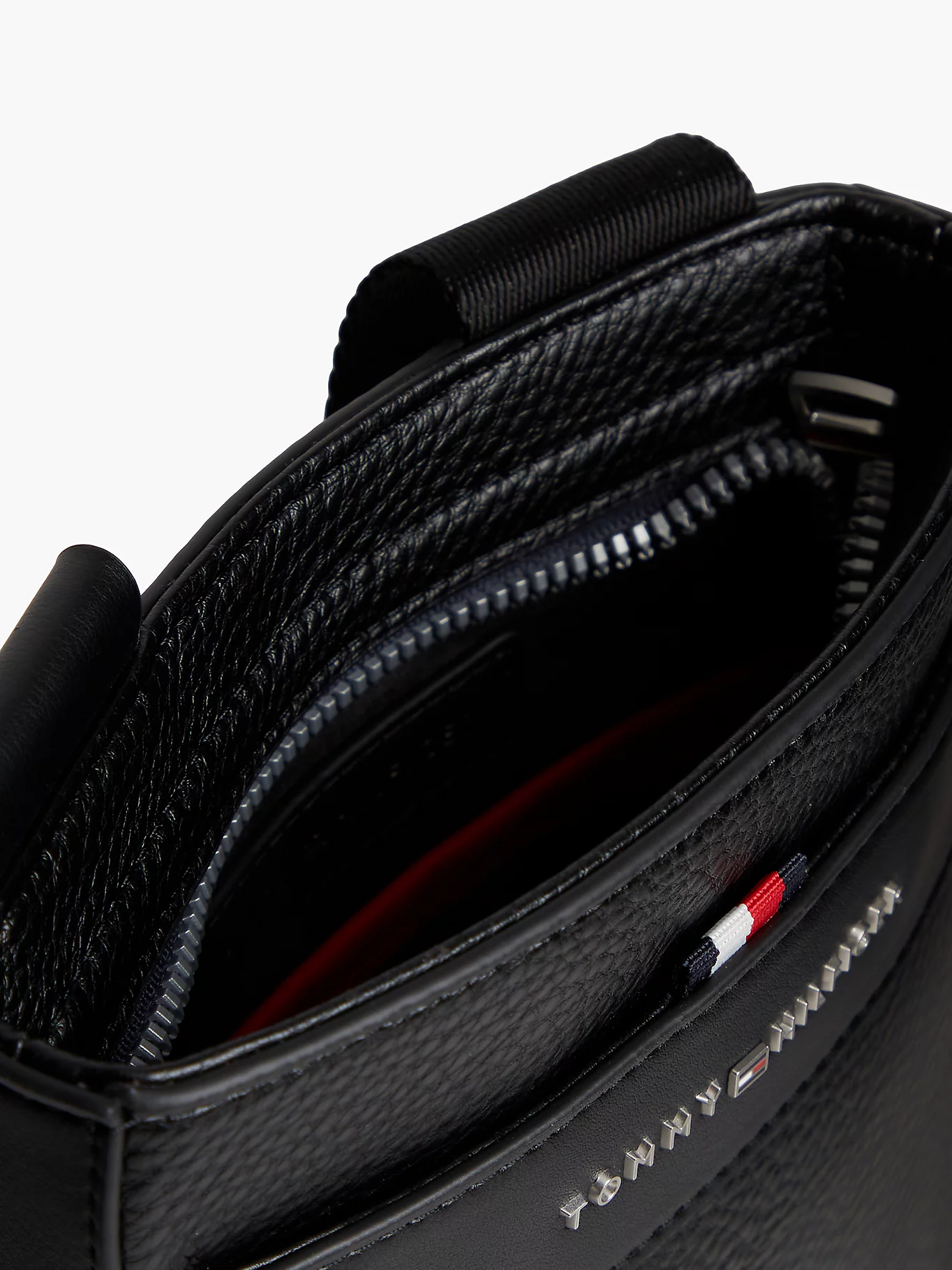 detail Tommy Hilfiger pánska čierna taška cez rameno