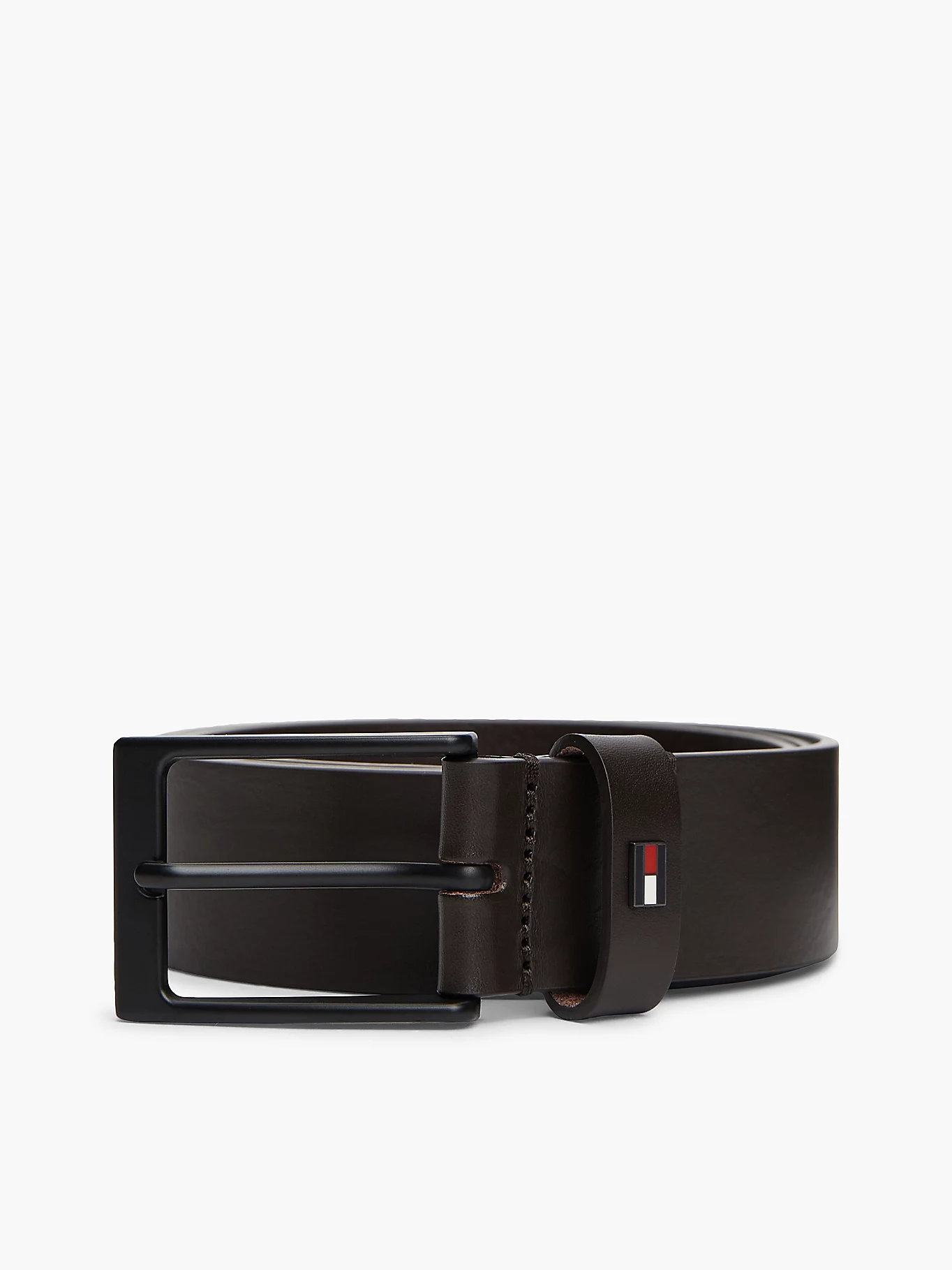 detail Tommy Hilfiger pánsky tmavo hnedý opasok