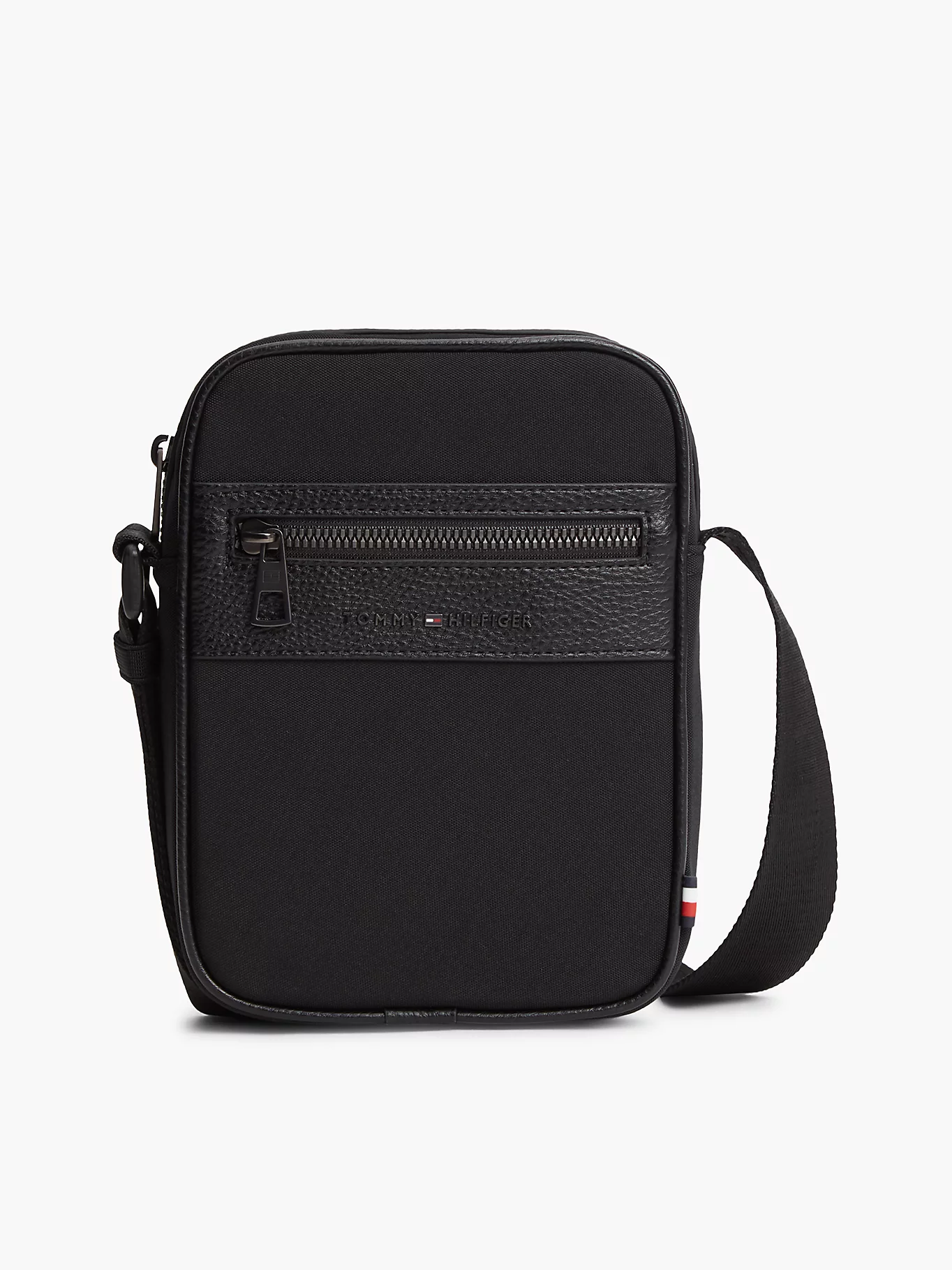 detail Tommy Hilfiger pánska čierna taška cez rameno