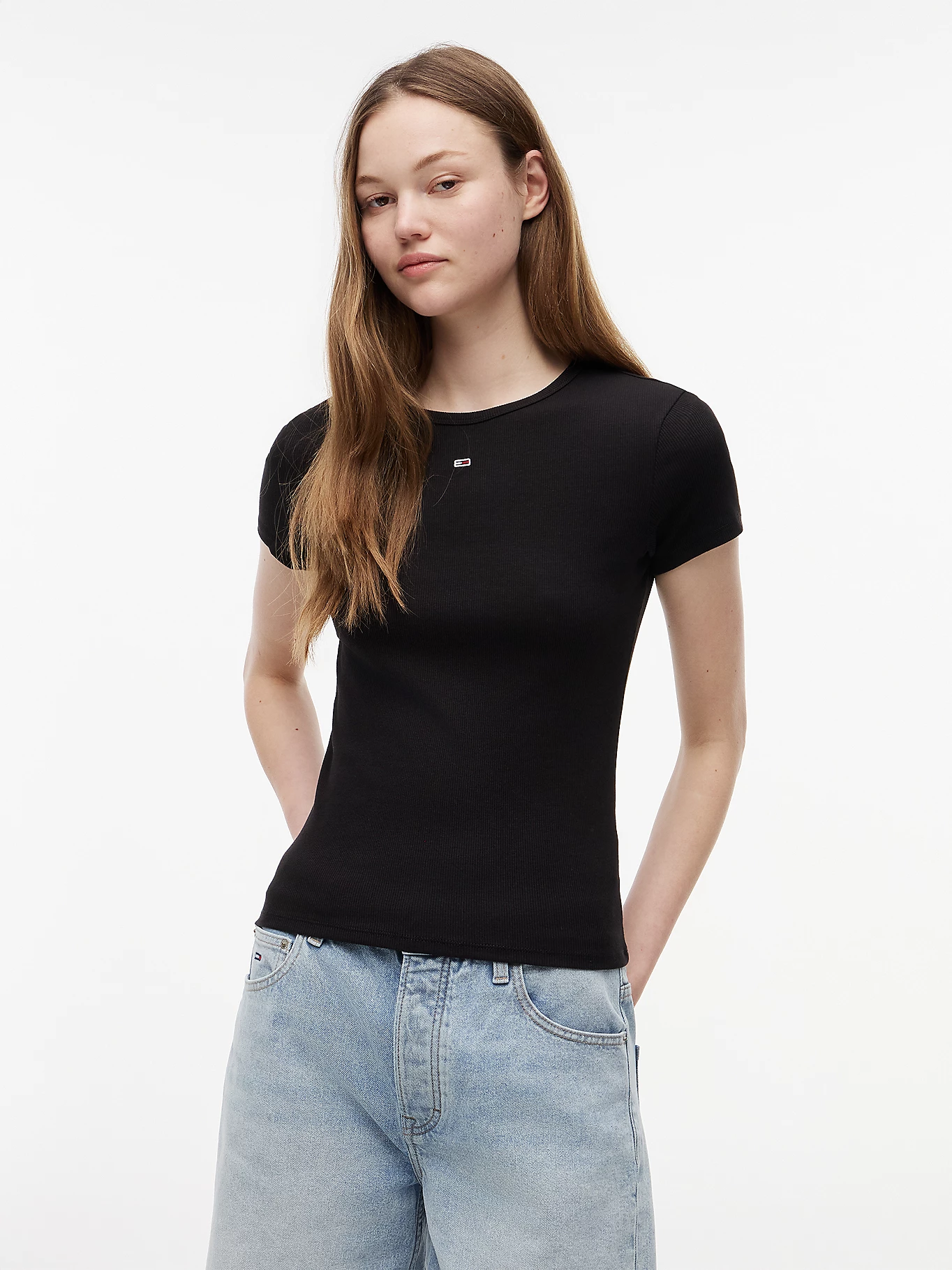 detail Tommy Jeans dámske čierne tričko