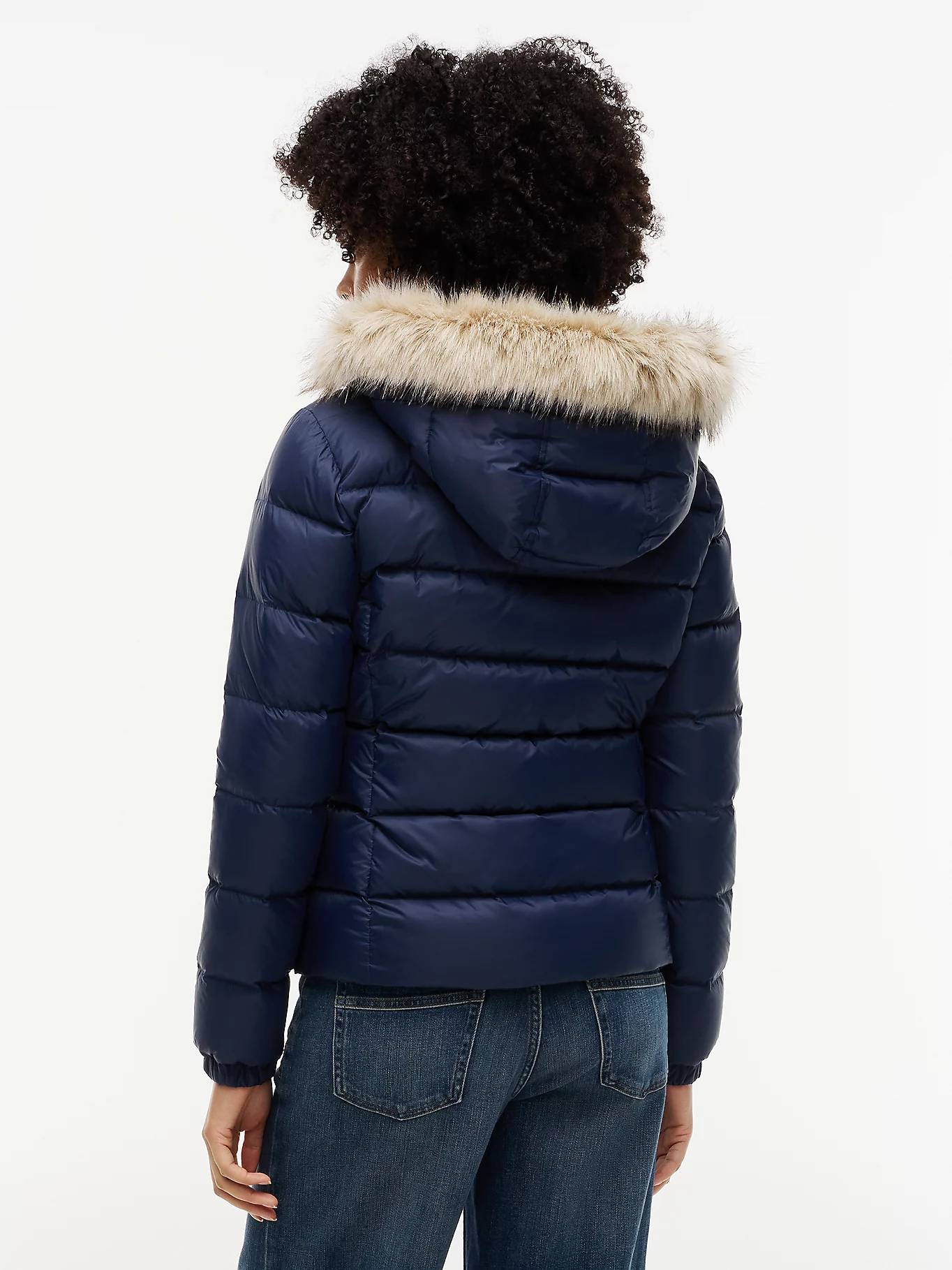 detail Tommy Jeans dámska modrá zimná bunda