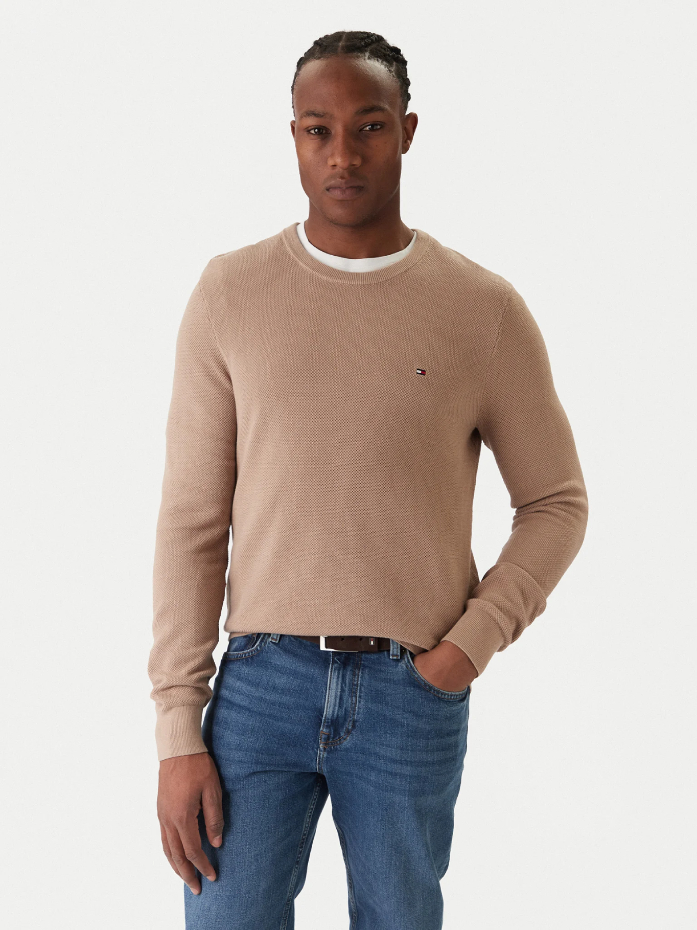 detail Tommy Hilfiger pánsky béžový sveter