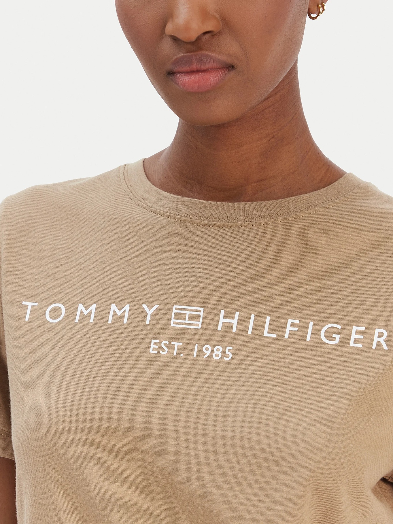 detail Tommy Hilfiger dámske béžové tričko