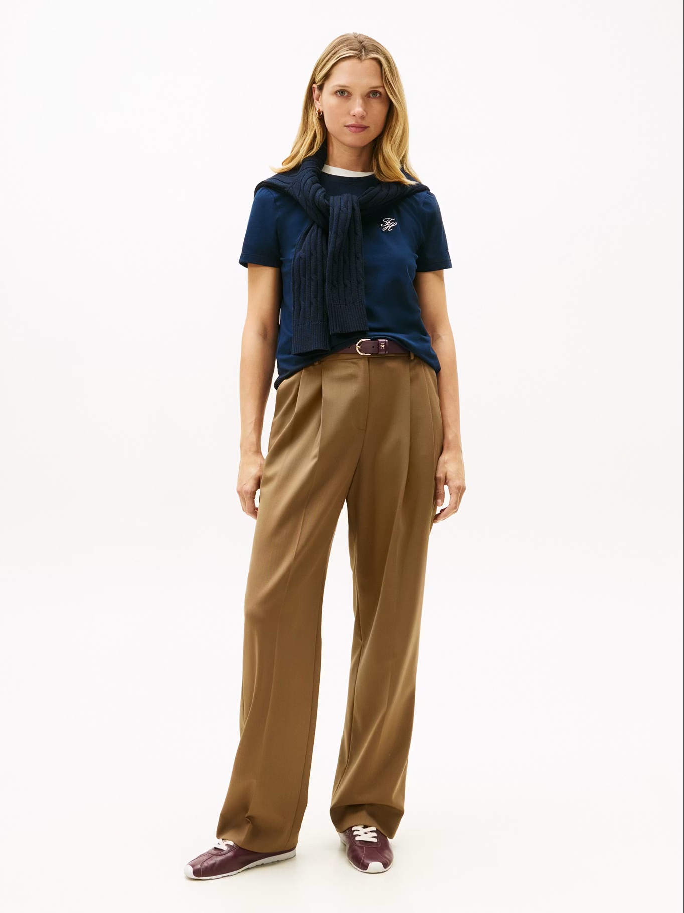 detail Tommy Hilfiger dámske tmavo modré tričko