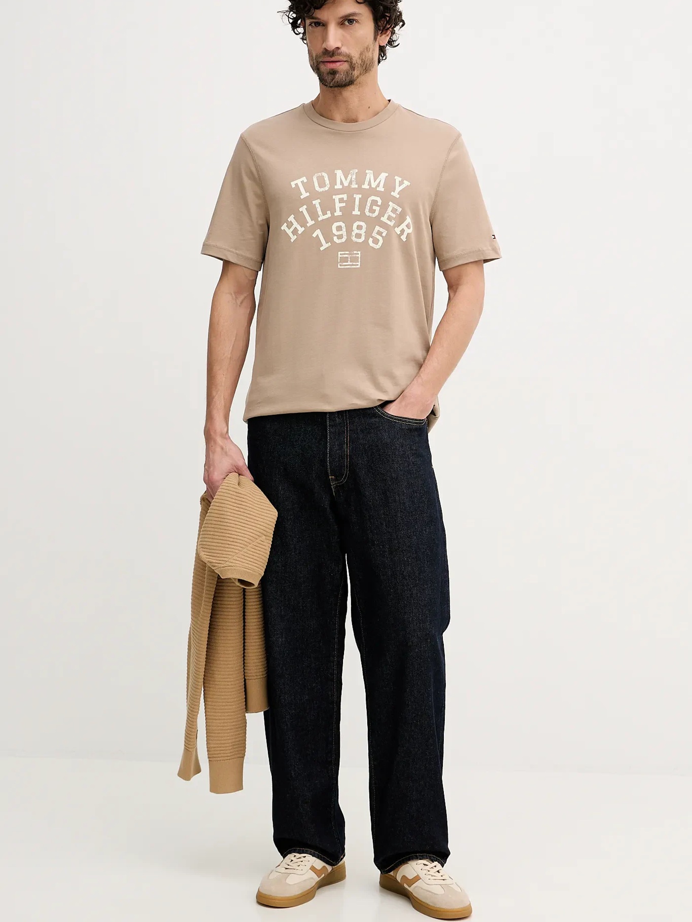 detail Tommy Hilfiger pánske béžové tričko