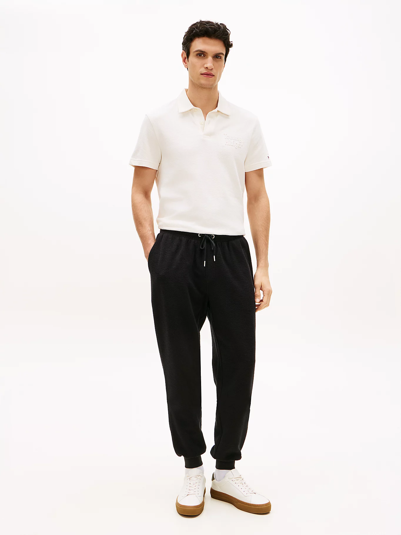detail Tommy Hilfiger pánske čierne tepláky