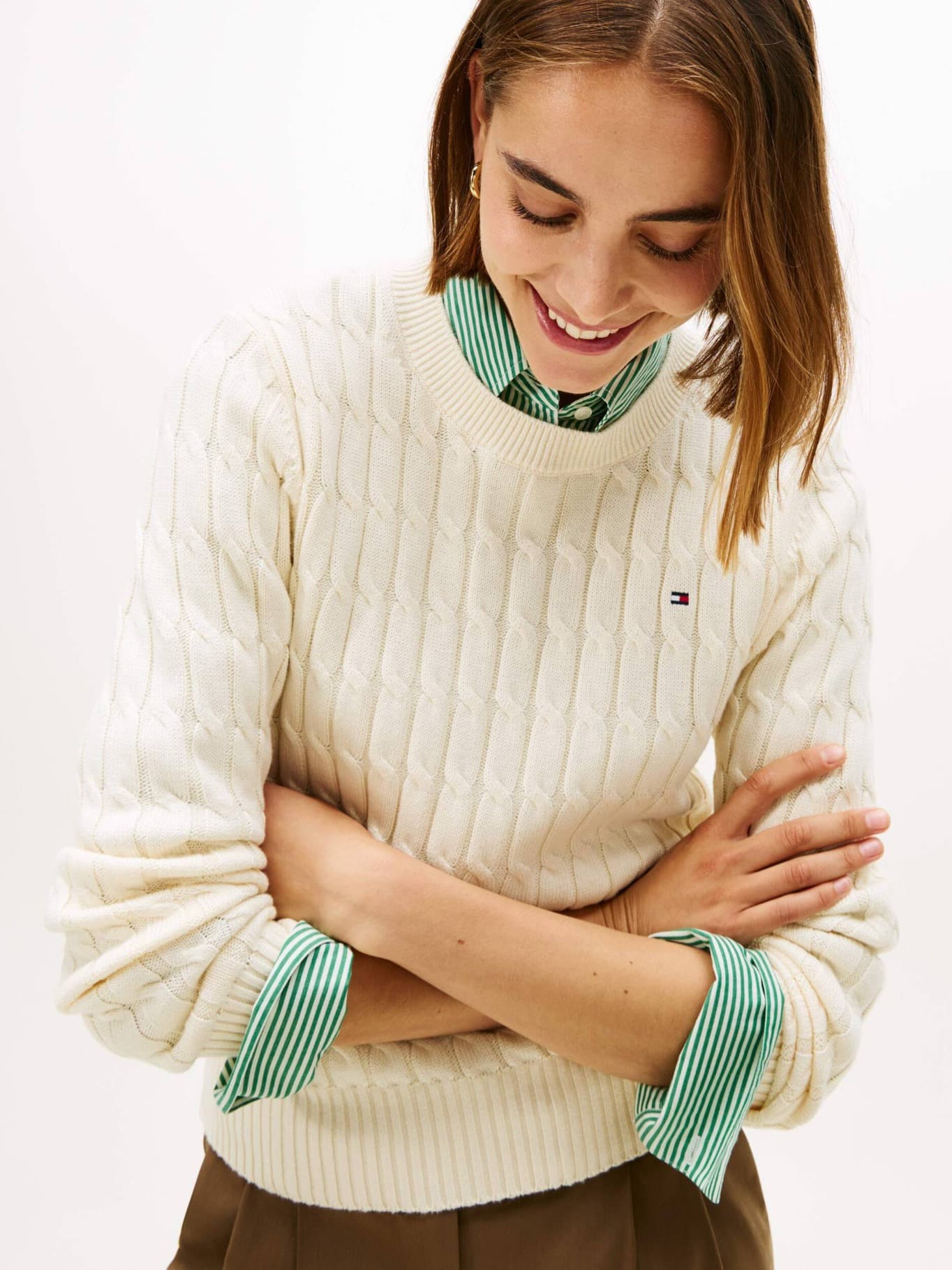 detail Tommy Hilfiger dámsky krémový sveter
