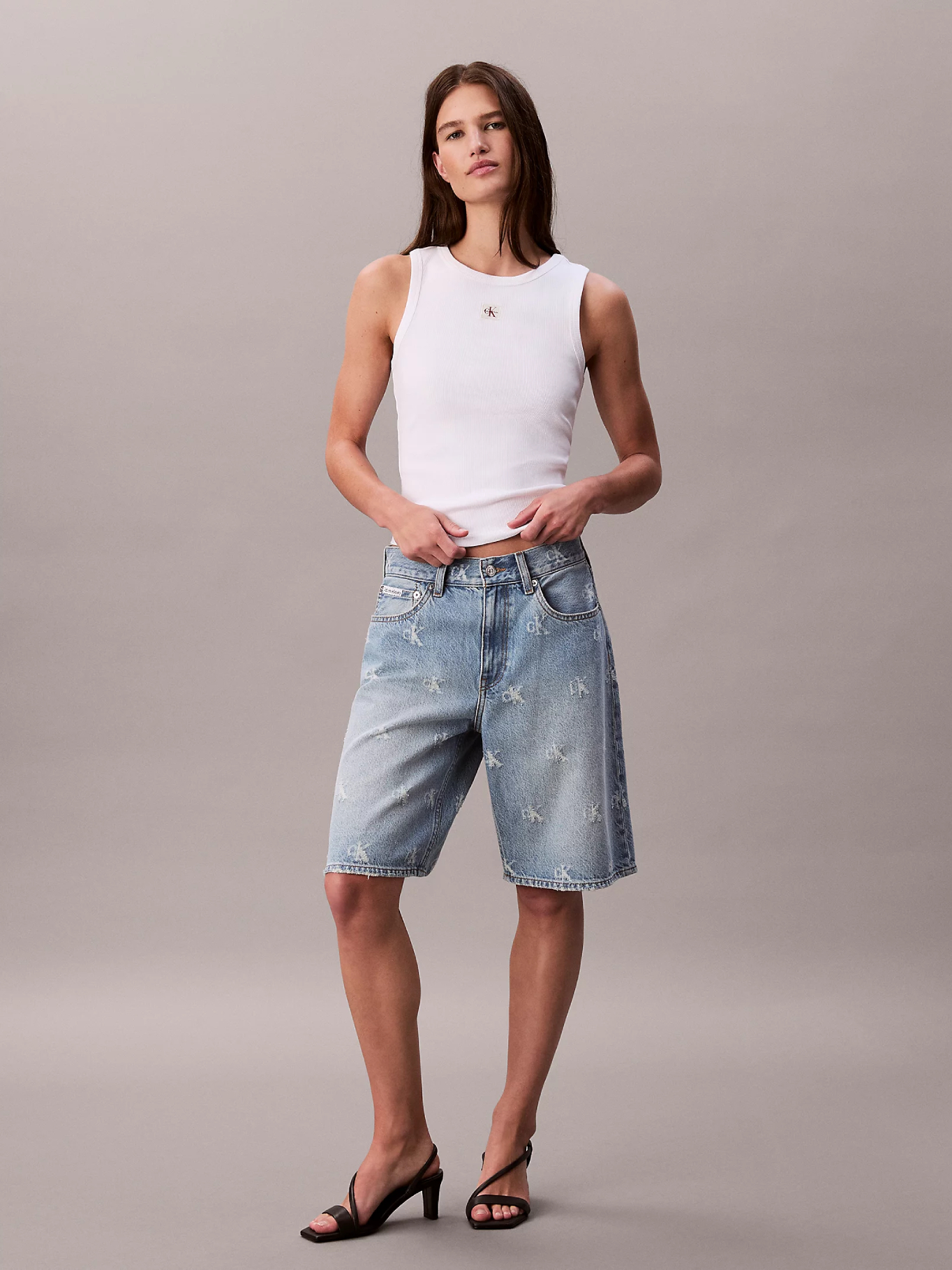 detail Calvin Klein dámske biele tielko