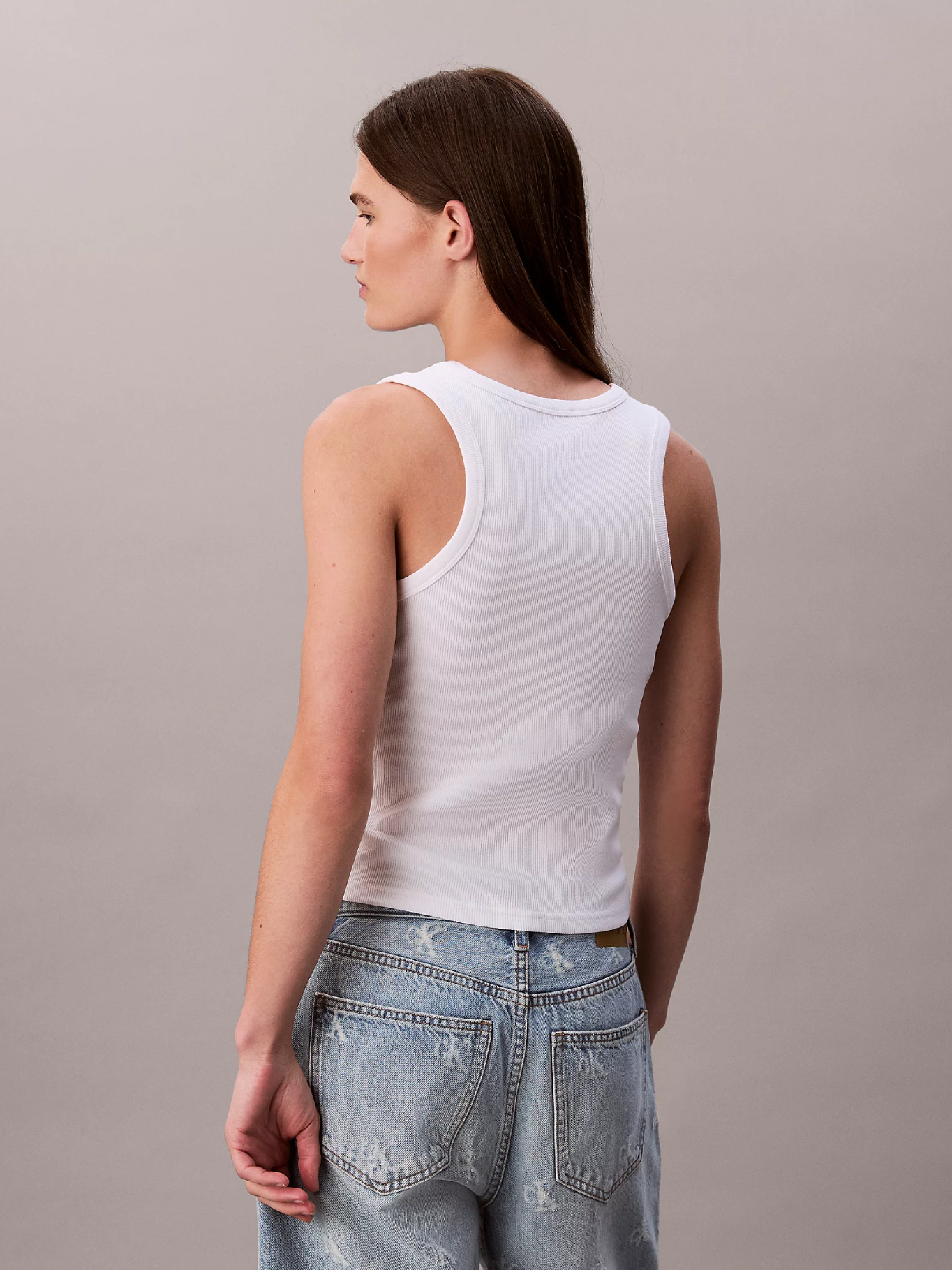detail Calvin Klein dámske biele tielko