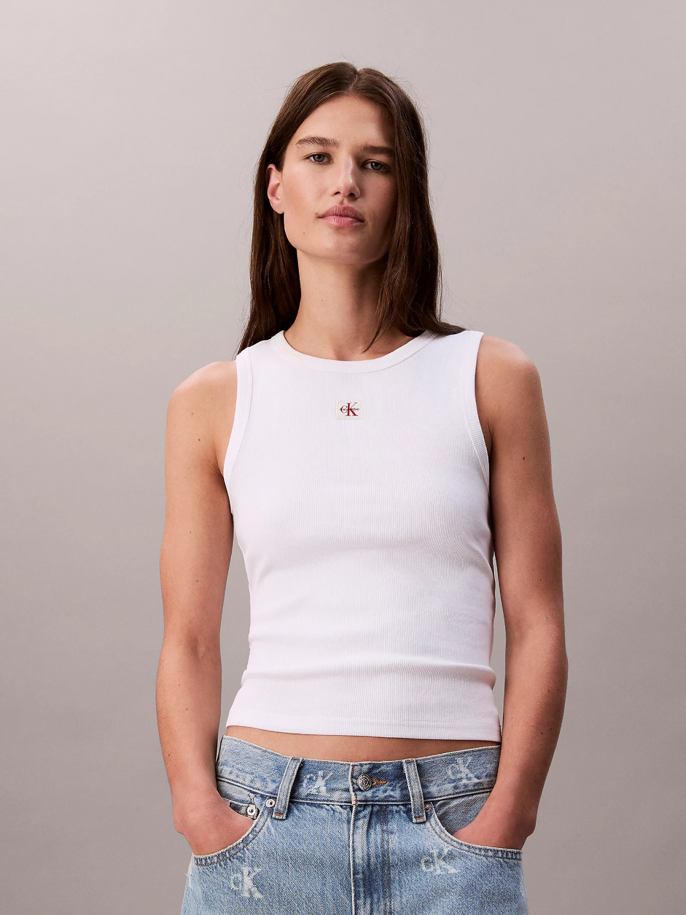 detail Calvin Klein dámske biele tielko