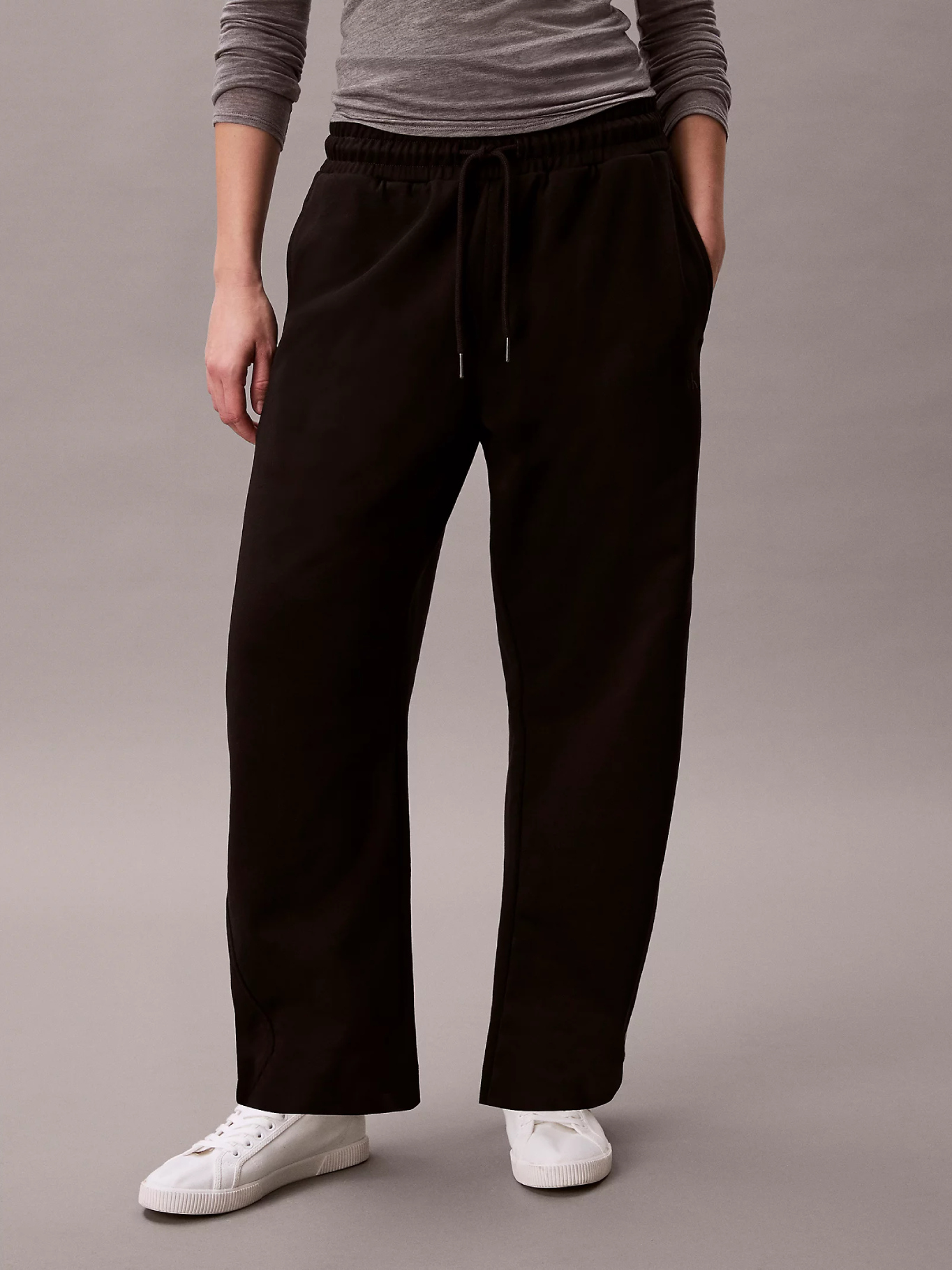 detail Calvin Klein dámske čierne tepláky