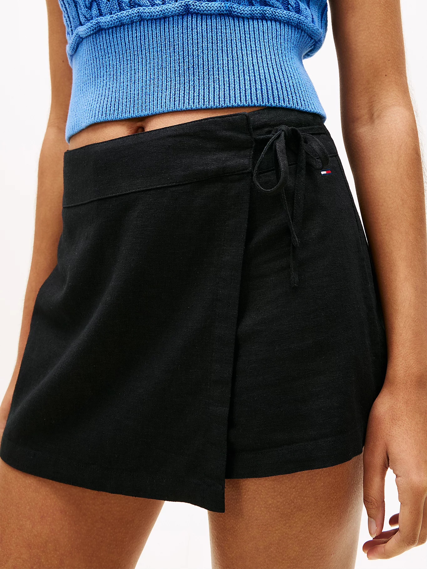 detail Tommy Jeans dámske čierne šortky