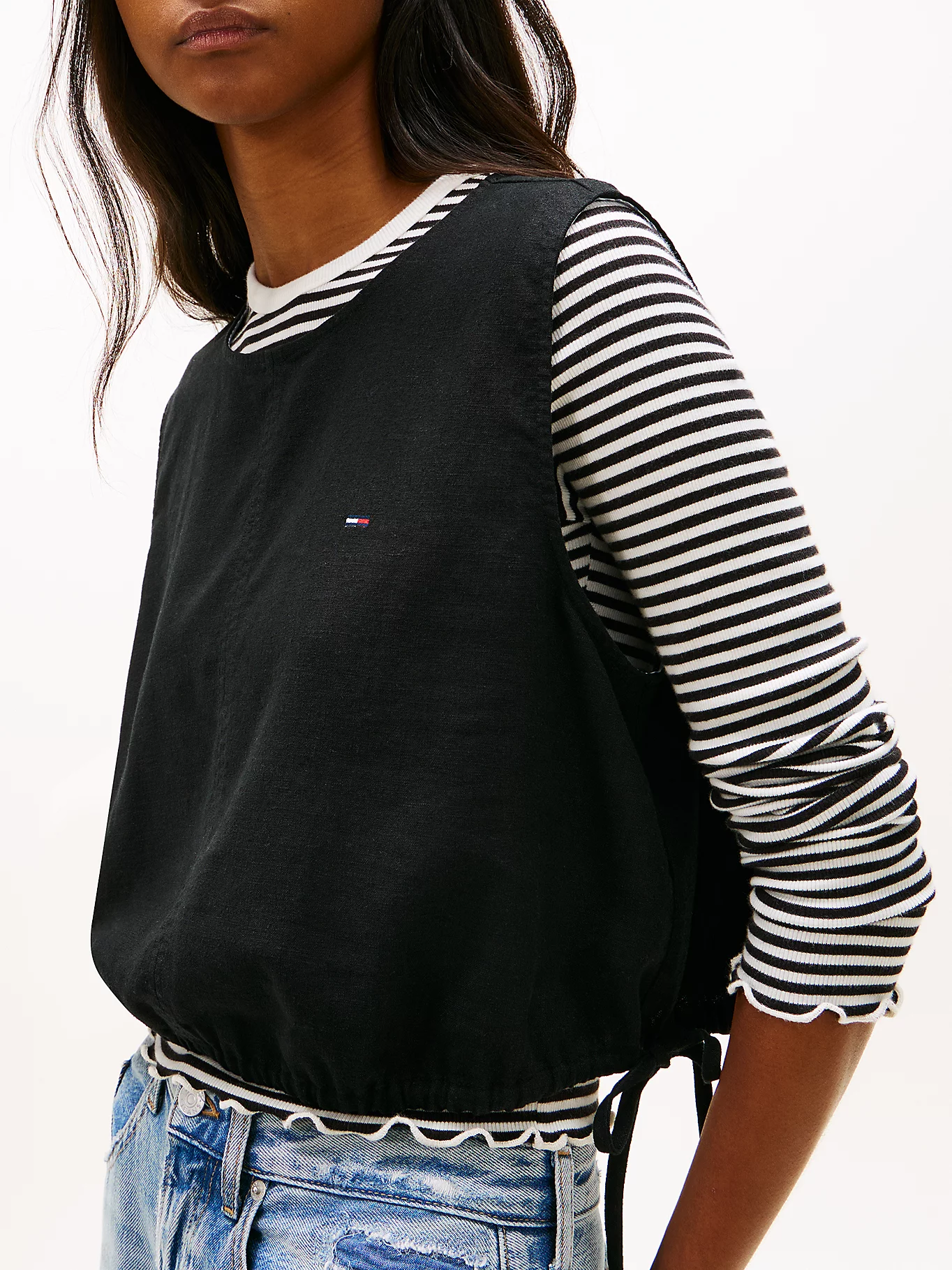 detail Tommy Jeans dámska čierna blúzka