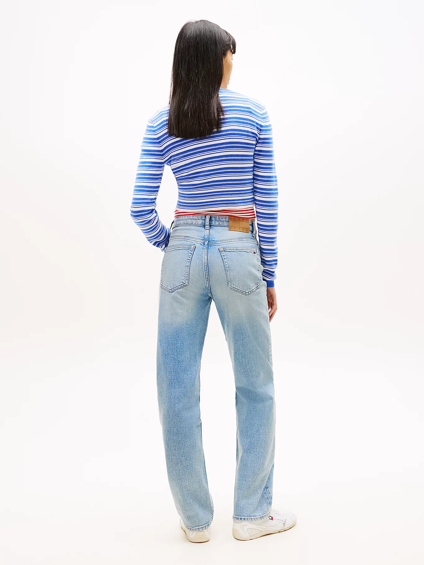 detail Tommy Jeans dámske svetlo modré džínsy