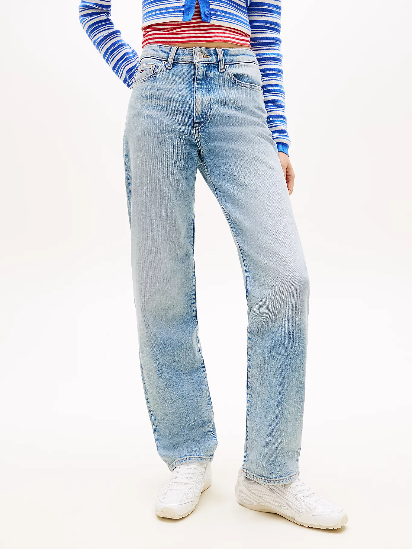 detail Tommy Jeans dámske svetlo modré džínsy