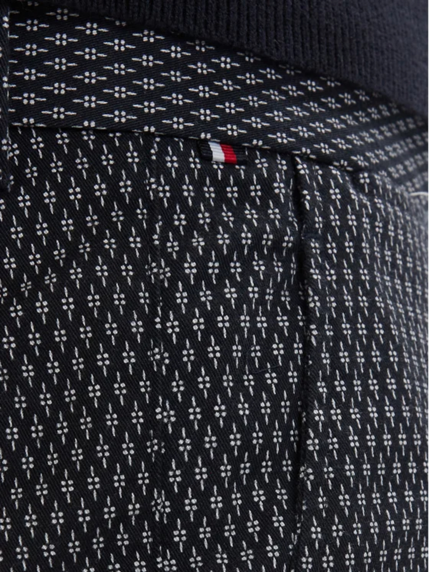 detail Tommy Hilfiger pánske tmavo modré kraťasy