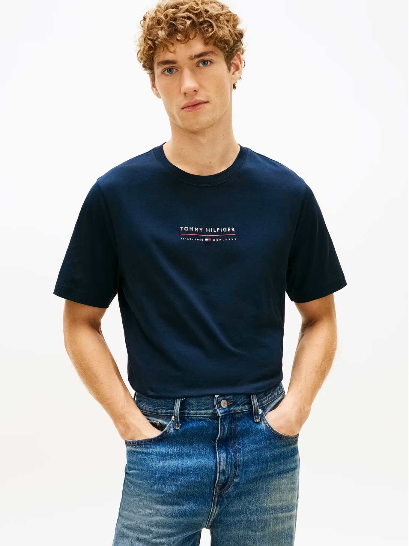 detail Tommy Hilfiger pánske tmavo modré tričko