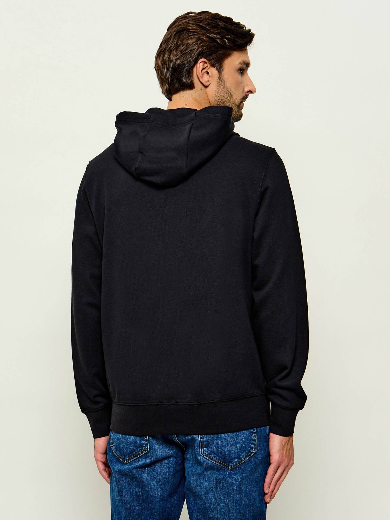detail Tommy Hilfiger pánska čierna mikina