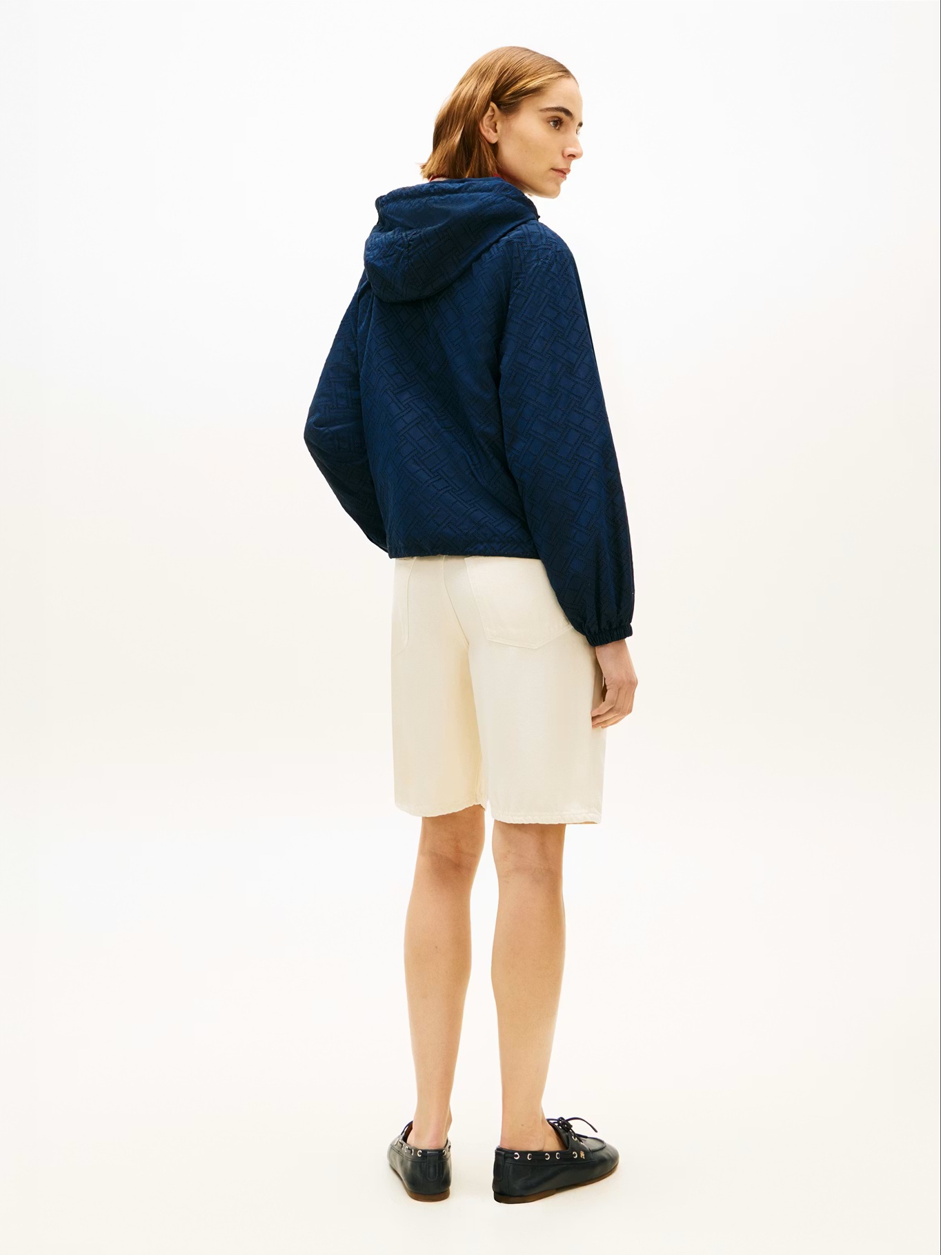 detail Tommy Hilfiger dámska tmavo modrá vetrovka