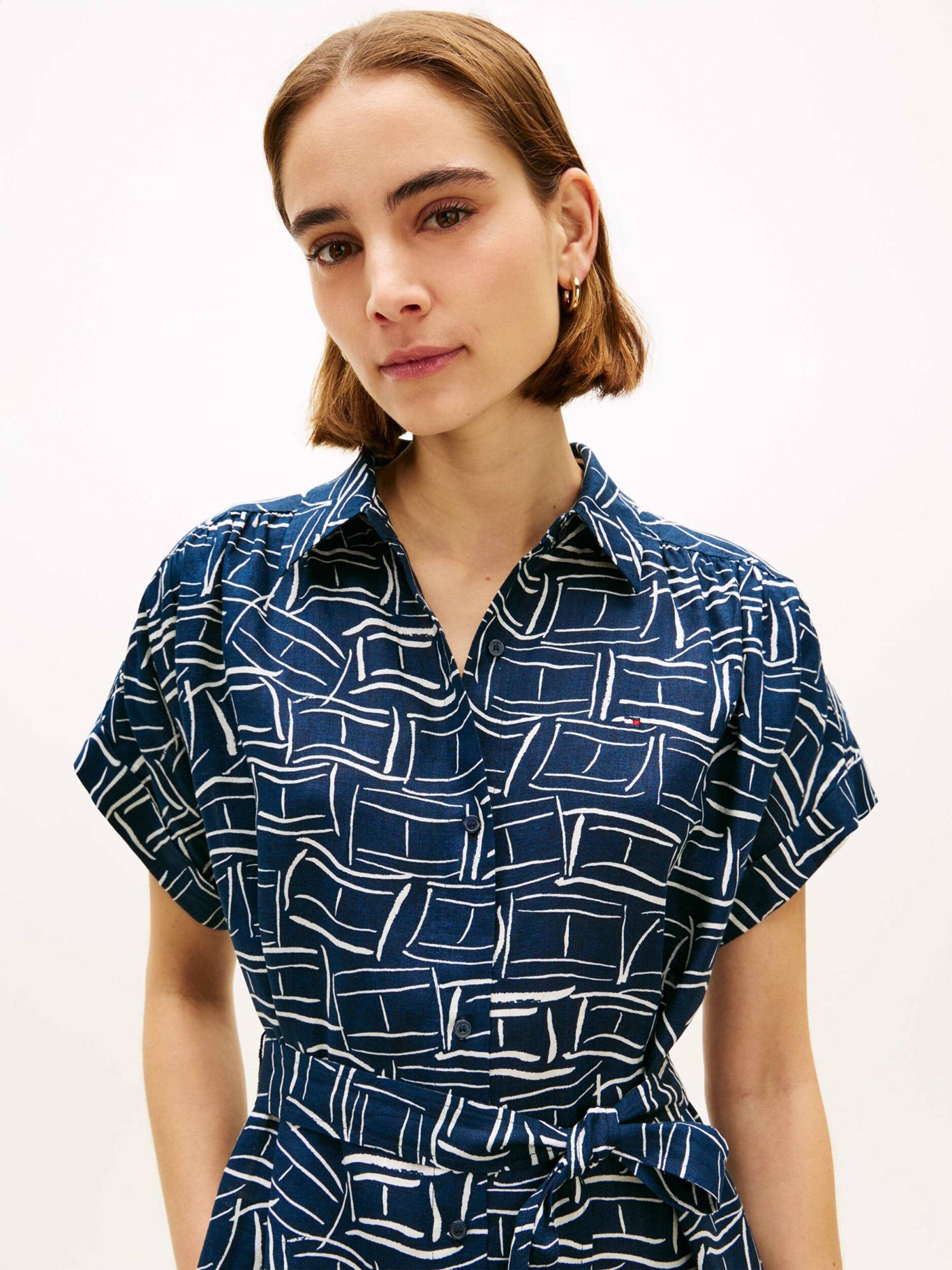 detail Tommy Hilfiger dámske tmavo modré šaty