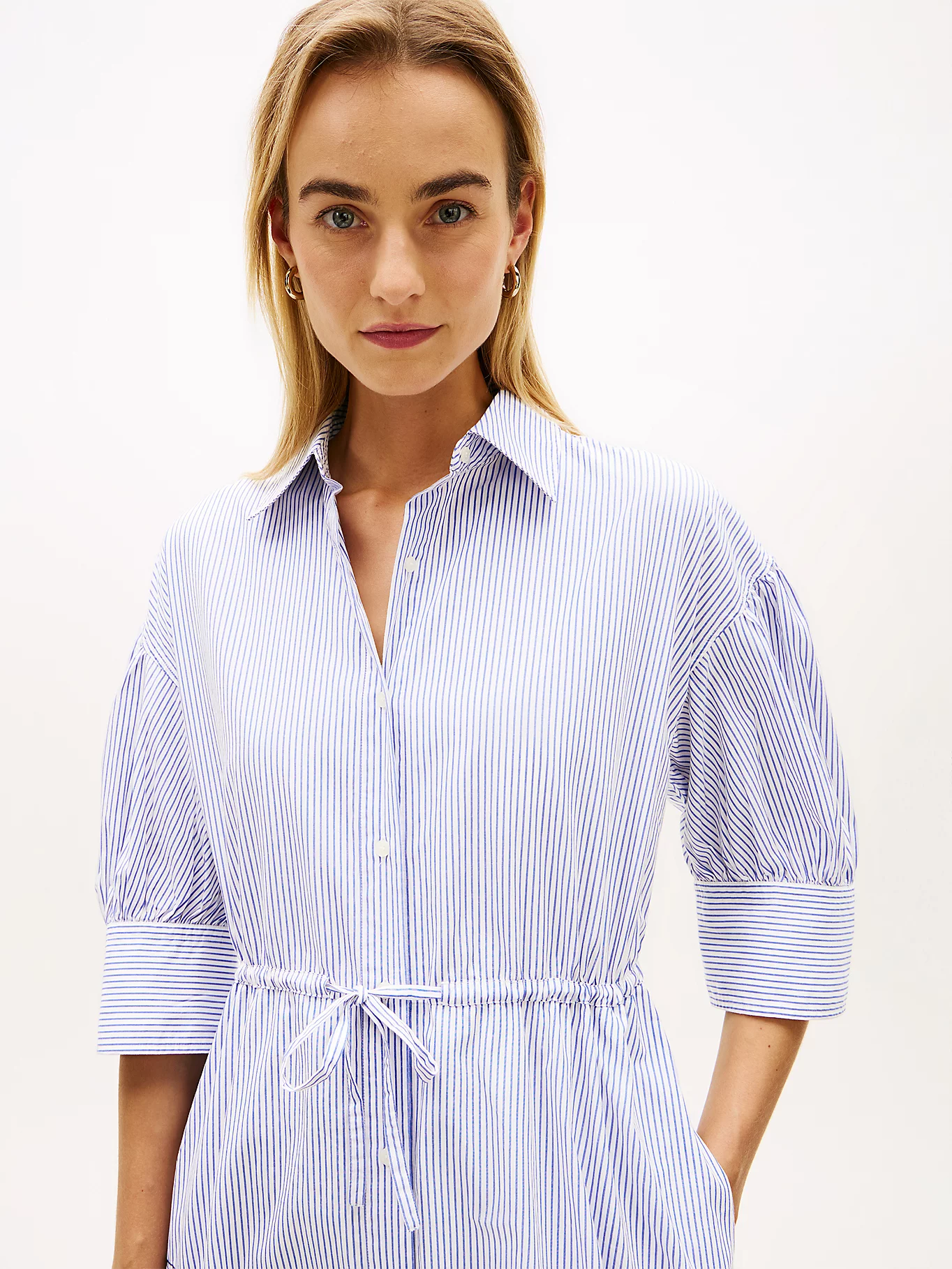 detail Tommy Hilfiger dámske pruhované šaty
