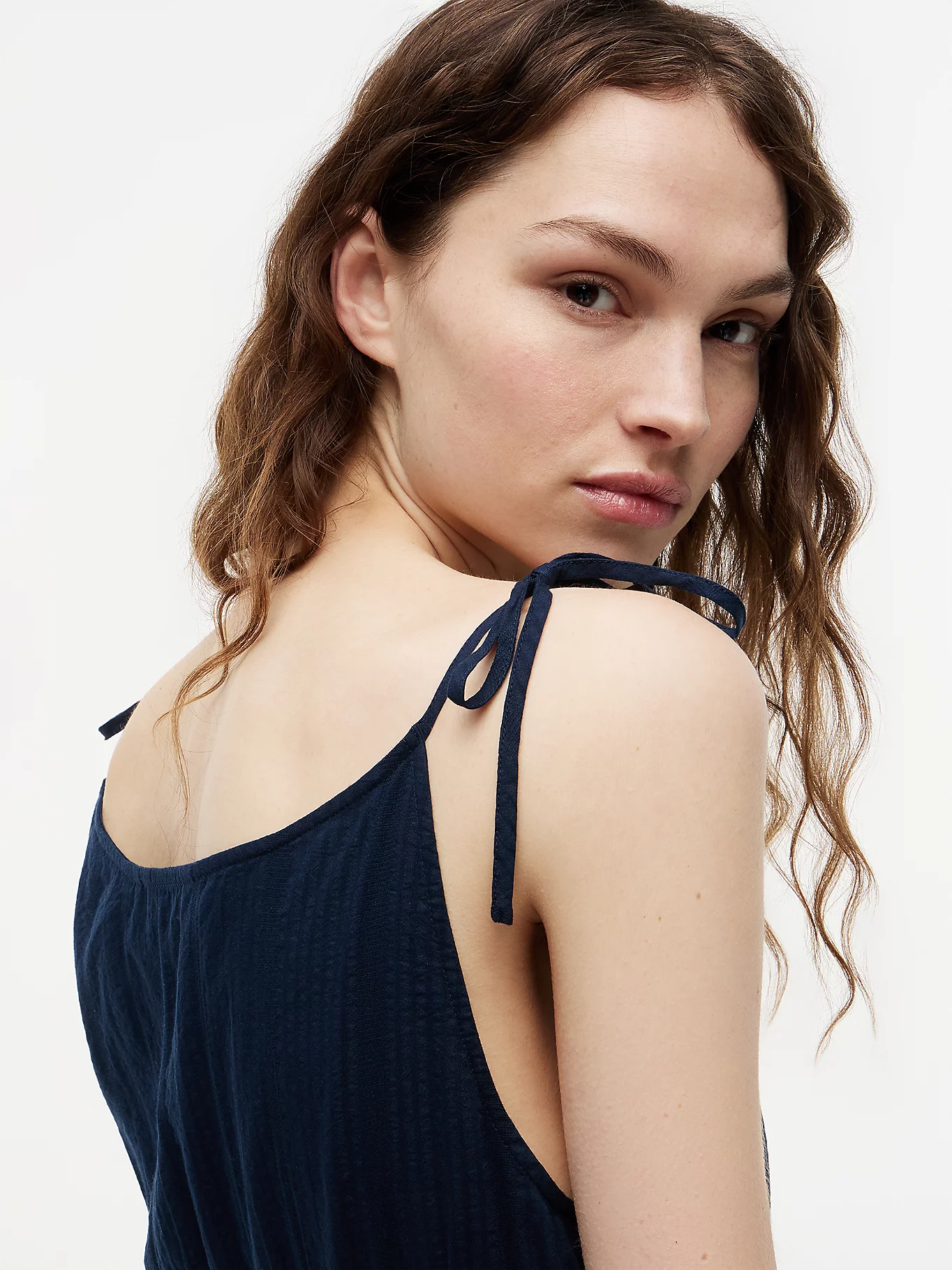 detail Tommy Hilfiger dámske tmavo modré šaty