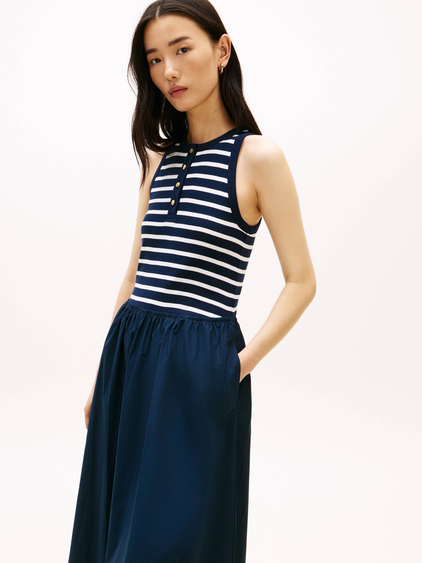 detail Tommy Hilfiger dámske tmavo modré šaty