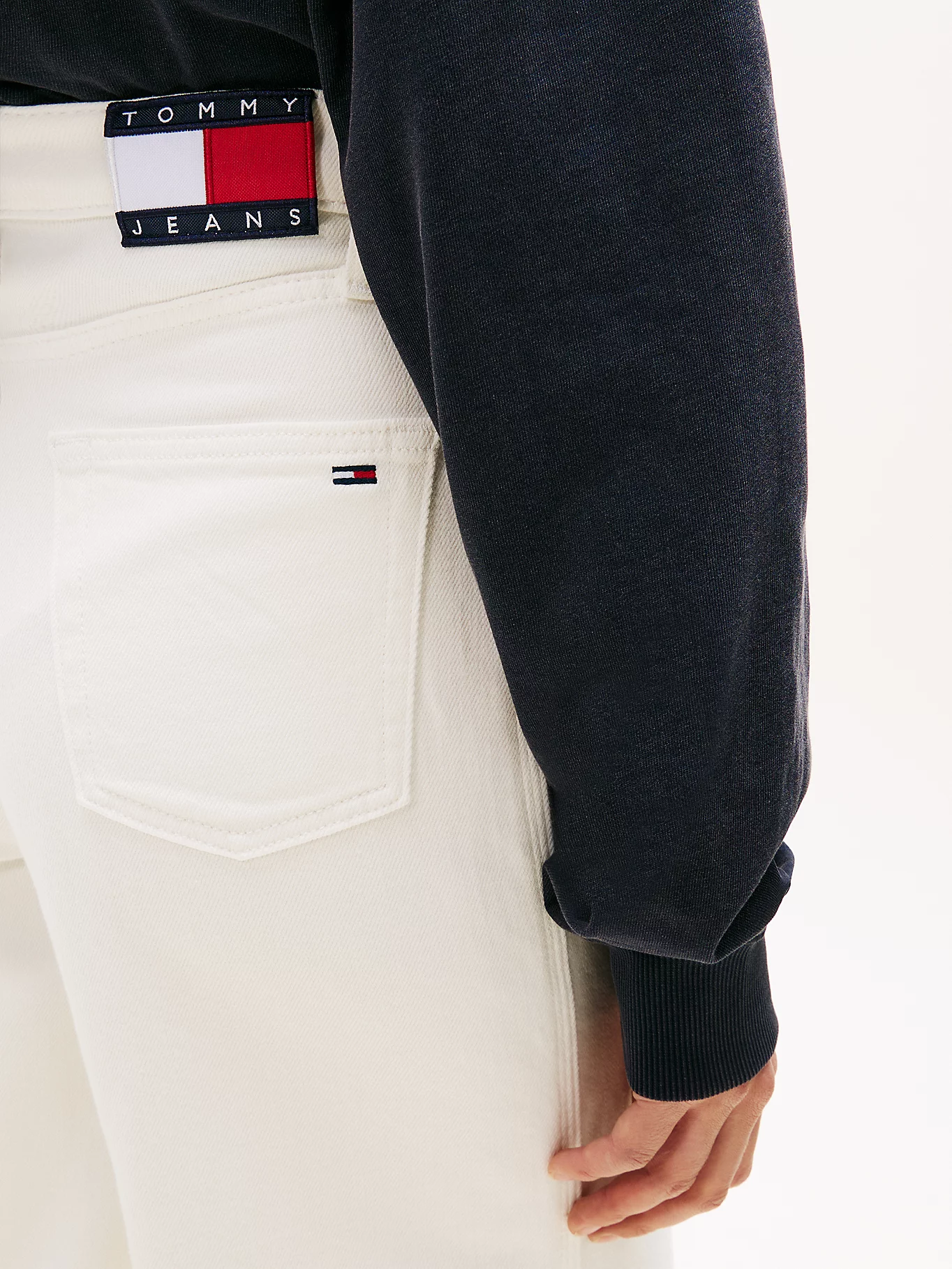 detail Tommy Jeans dámske biele džínsy