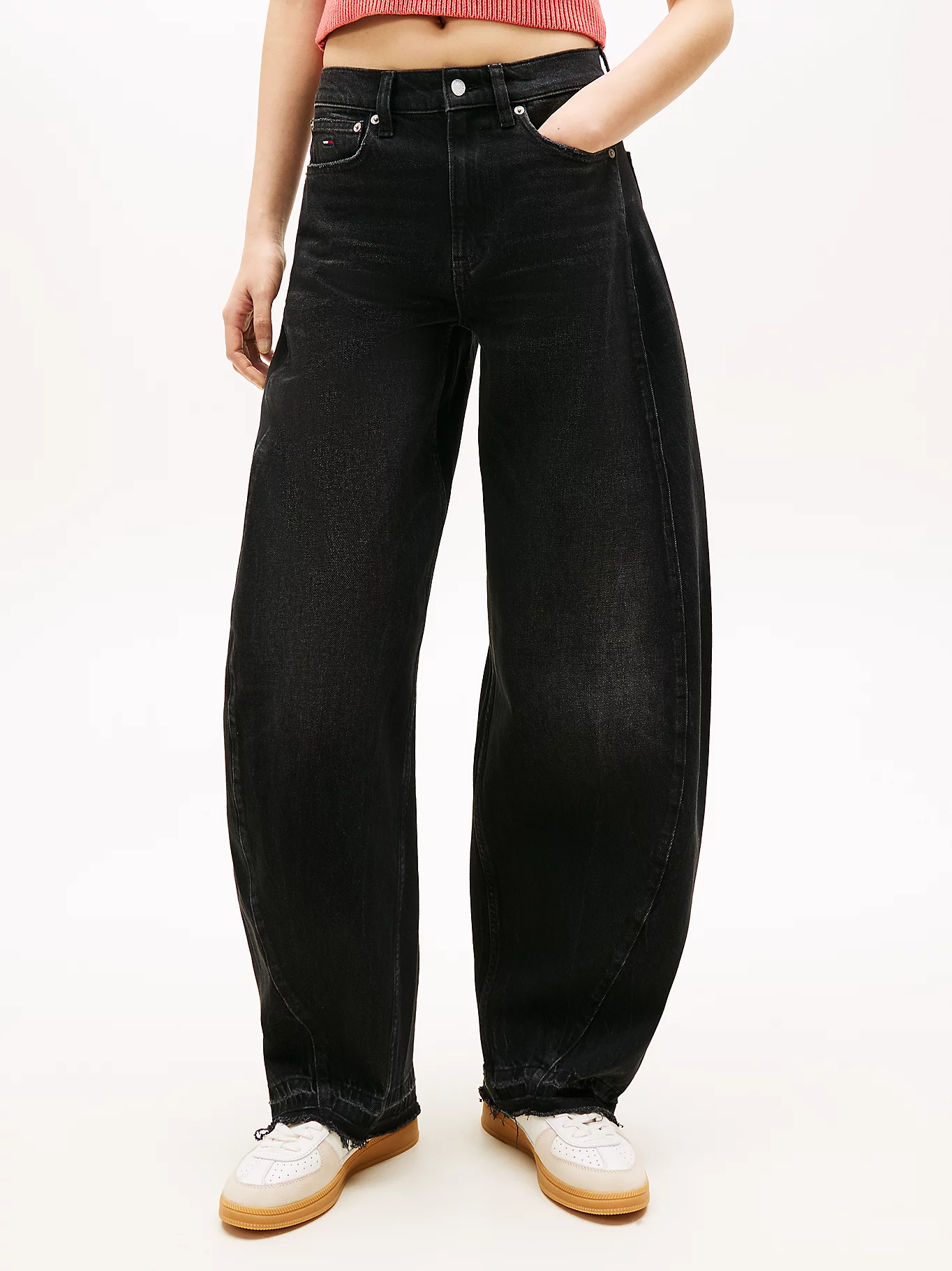 detail Tommy Jeans dámske čierne džínsy