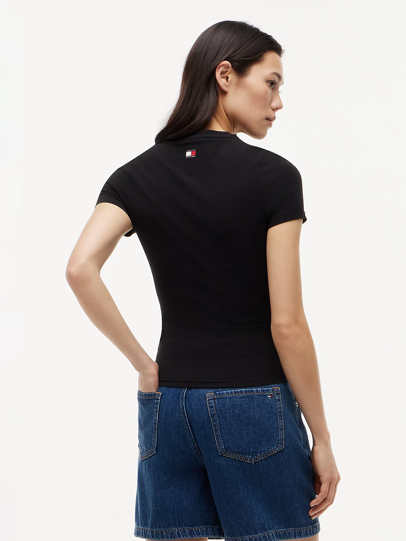 detail Tommy Hilfiger dámske čierne tričko