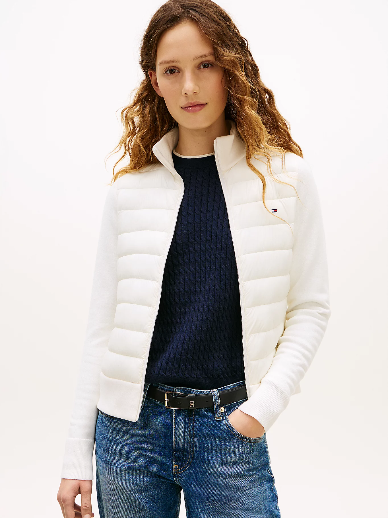 detail Tommy Hilfiger dámska krémová bunda