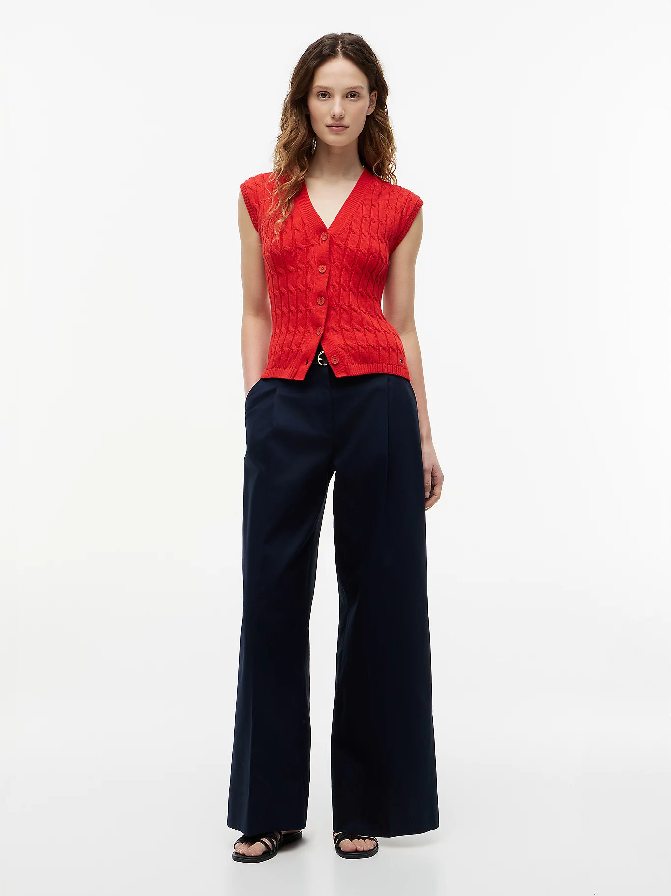 detail Tommy Hilfiger dámsky červený svetrík