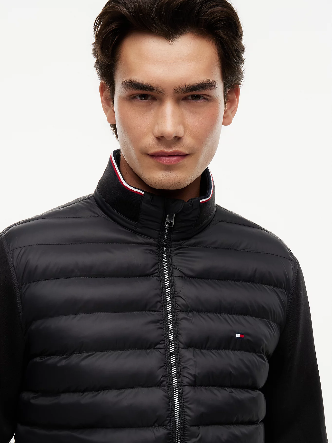 detail Tommy Hilfiger pánska čierna bunda