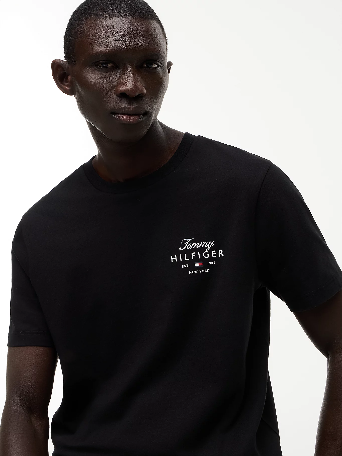detail Tommy Hilfiger pánske čierne tričko