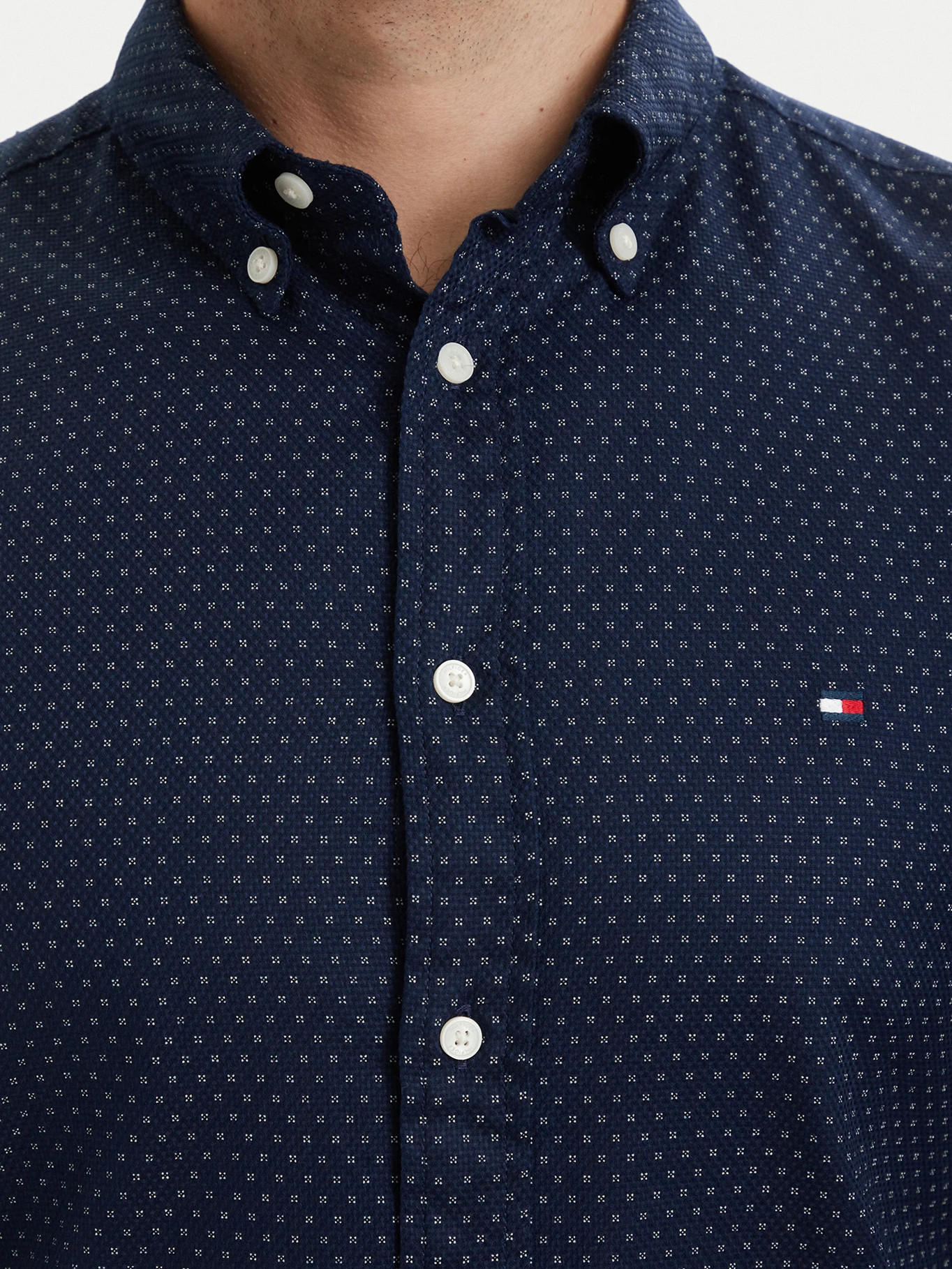 detail Tommy Hilfiger pánska tmavo modrá košeľa