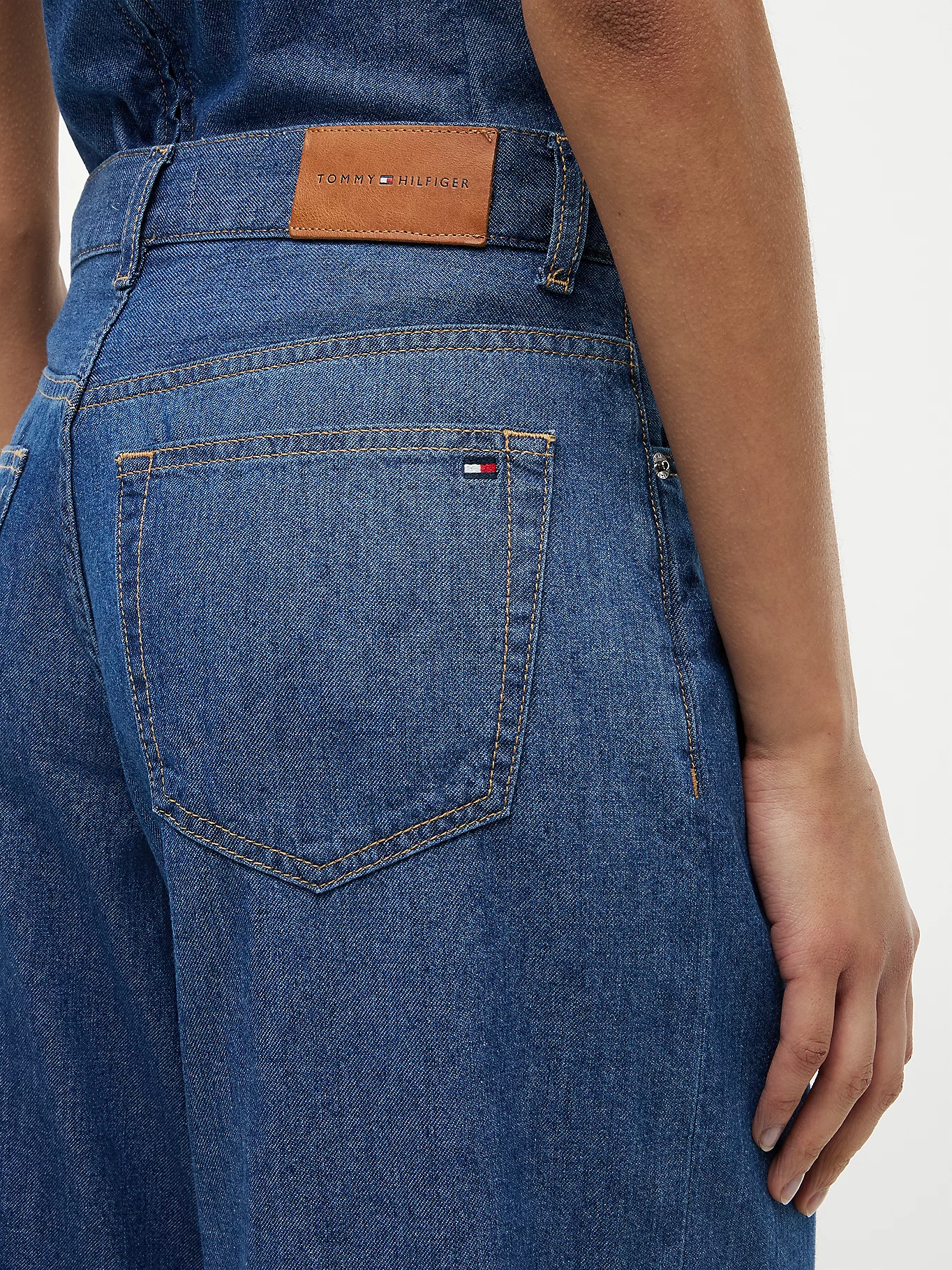 detail Tommy Hilfiger dámske modré džínsy