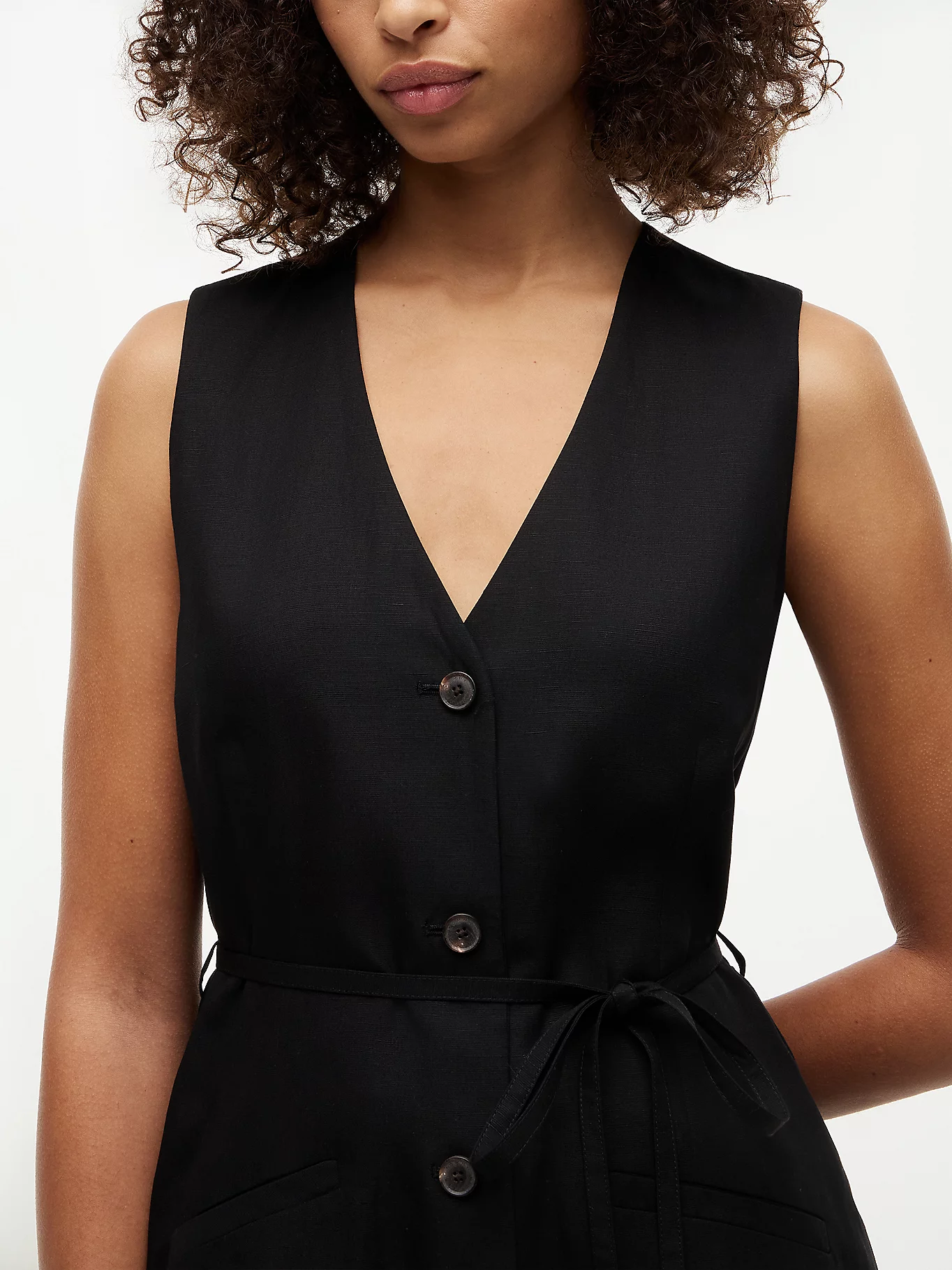 detail Tommy Hilfiger dámske čierne šaty