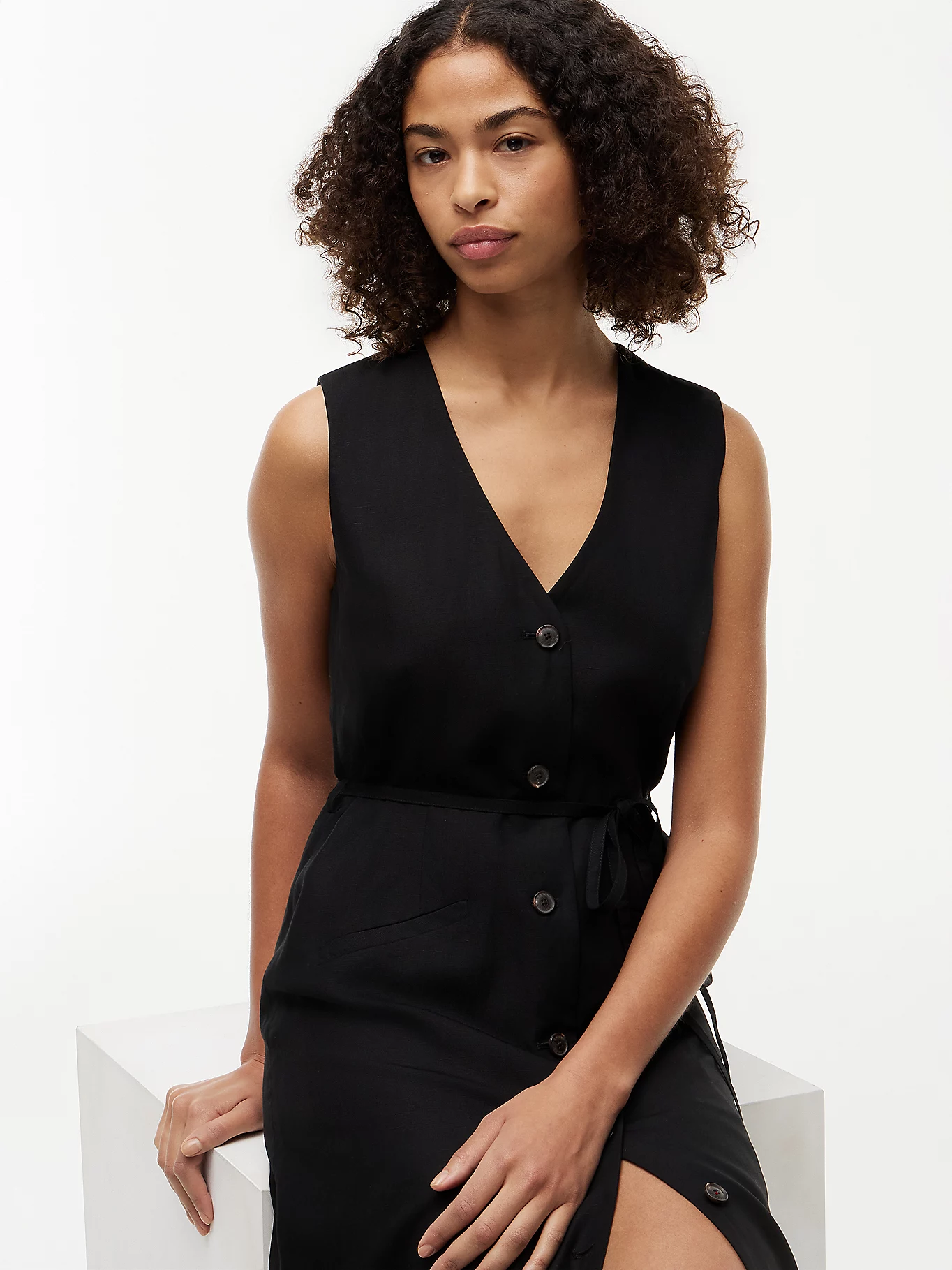 detail Tommy Hilfiger dámske čierne šaty