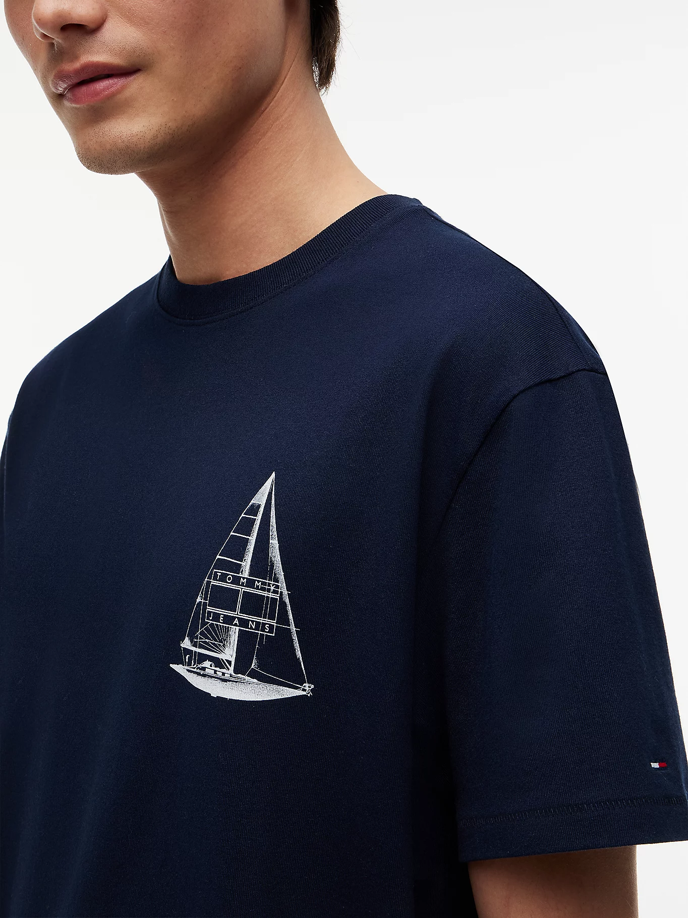 detail Tommy Hilfiger pánske tmavo modré tričko