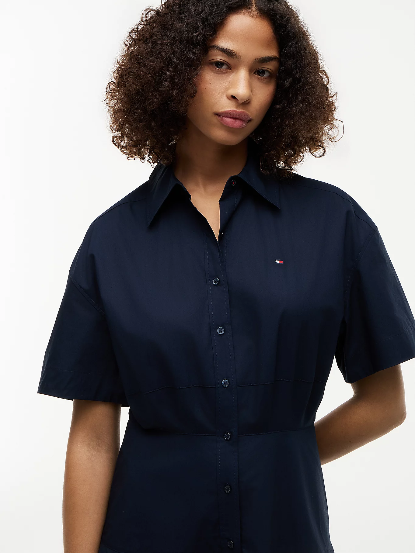 detail Tommy Hilfiger dámske tmavo modré šaty