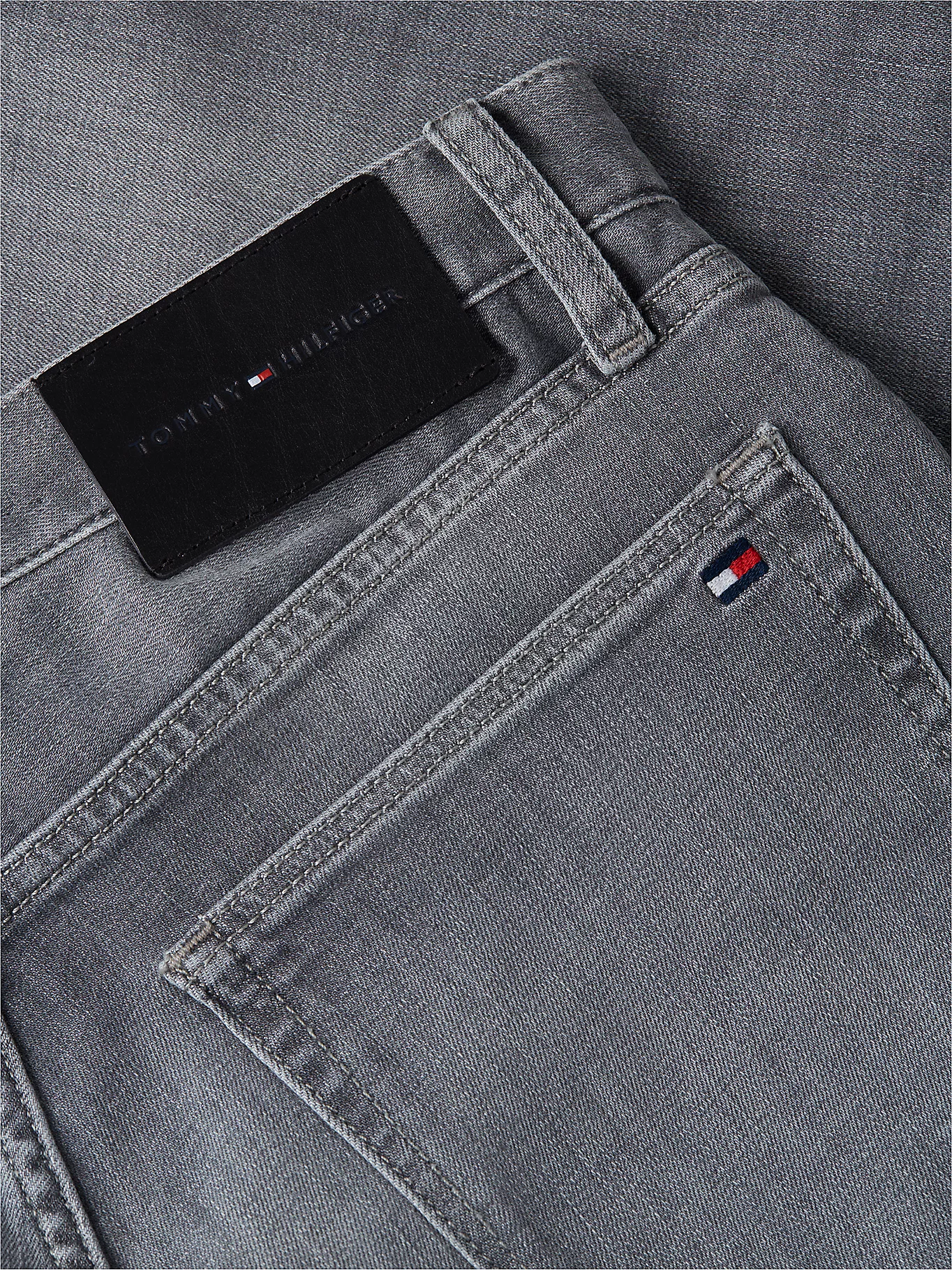 detail Tommy Hilfiger pánske šedé džínsy