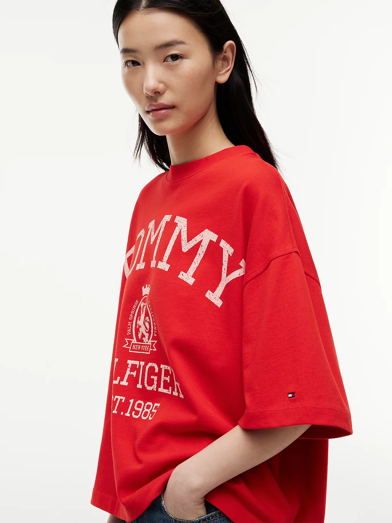 detail Tommy Hilfiger dámske červené tričko