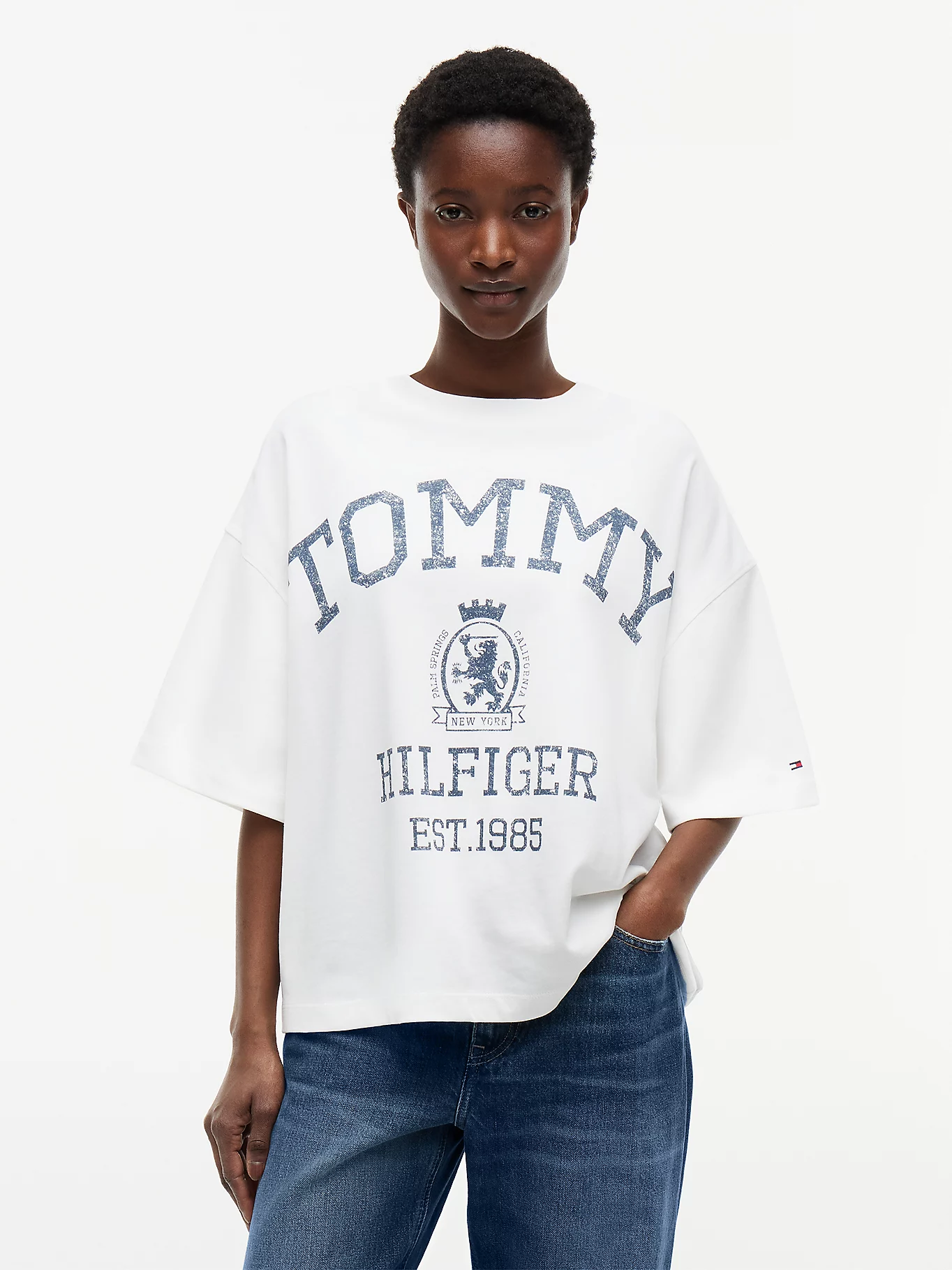 detail Tommy Hilfiger dámske biele tričko